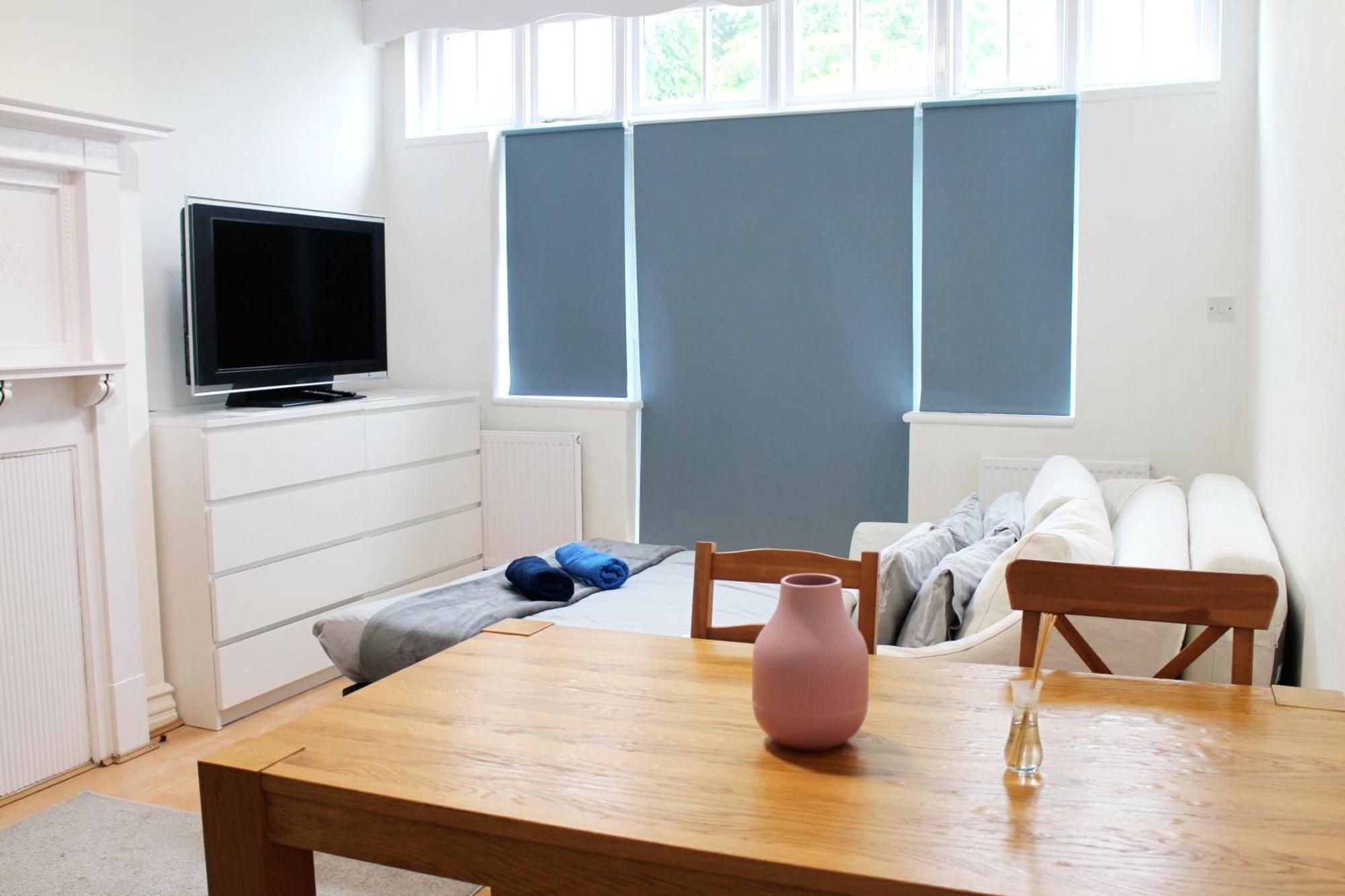 Large Garden On Golders High Road Appartement