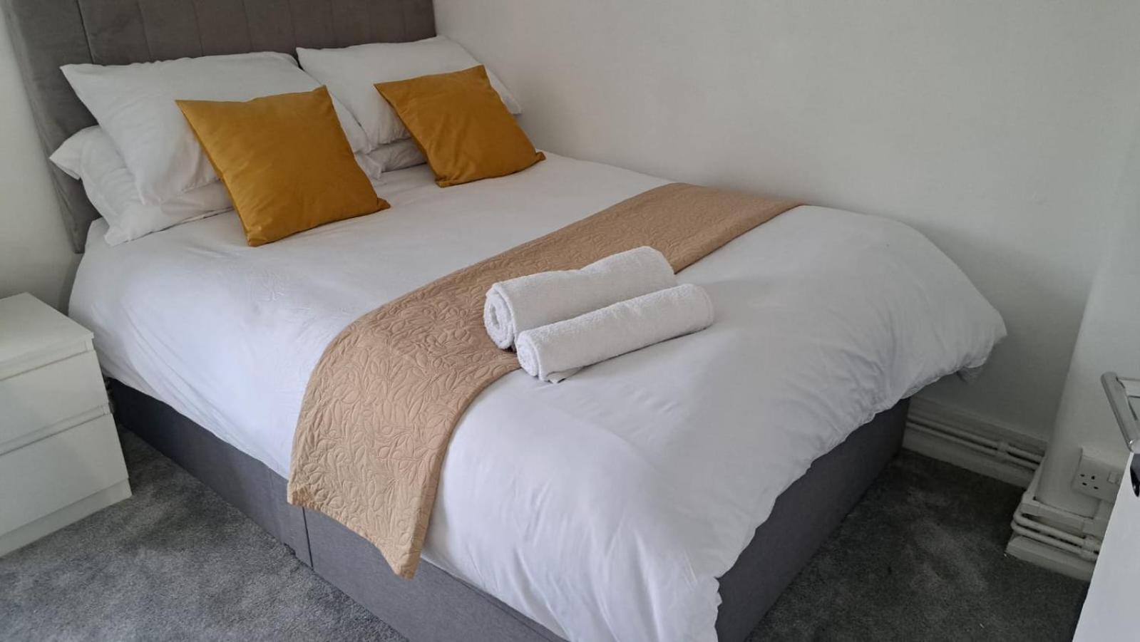 Tooting - Cosy 2 Bedroom House With Garden, 5 Mins Walk To Tube Station Hébergement de vacances Londres