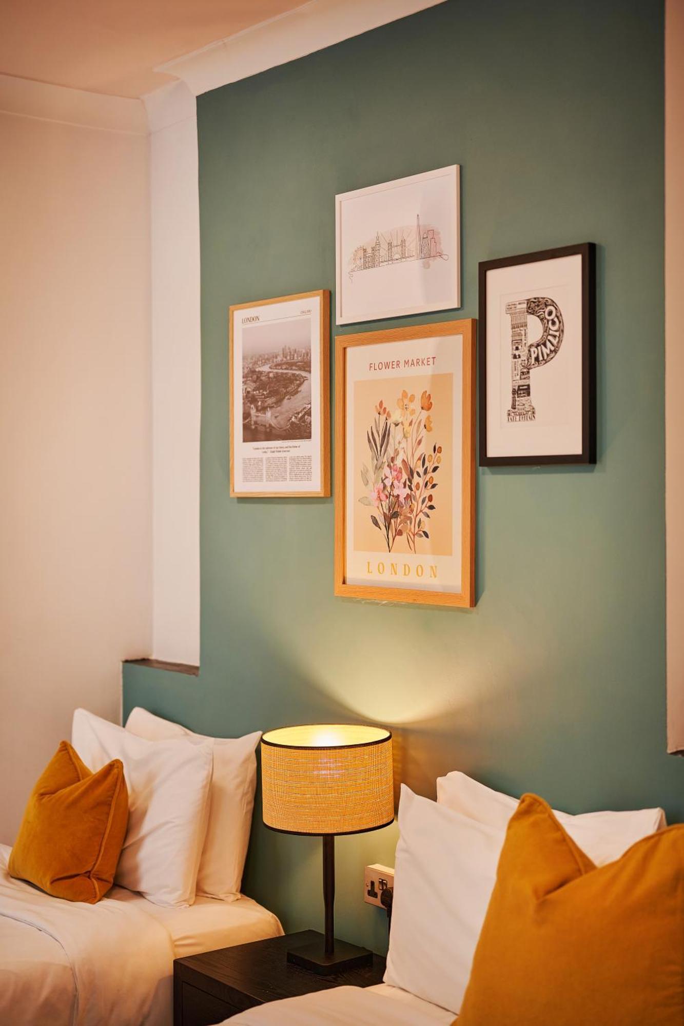 Huttons Hotel, Victoria Hotel Londra