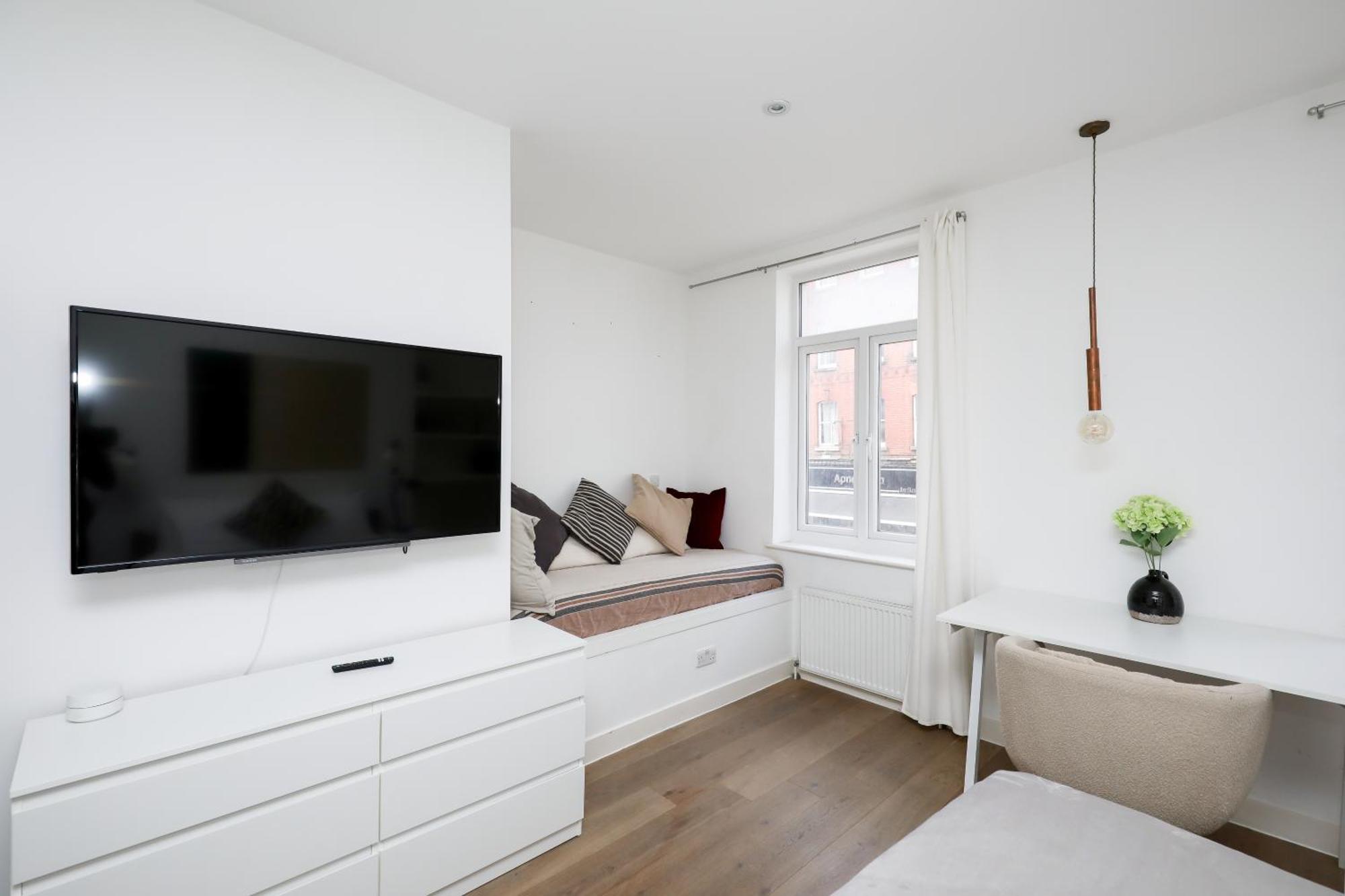 Stylish Fitzrovia Studios W1 *