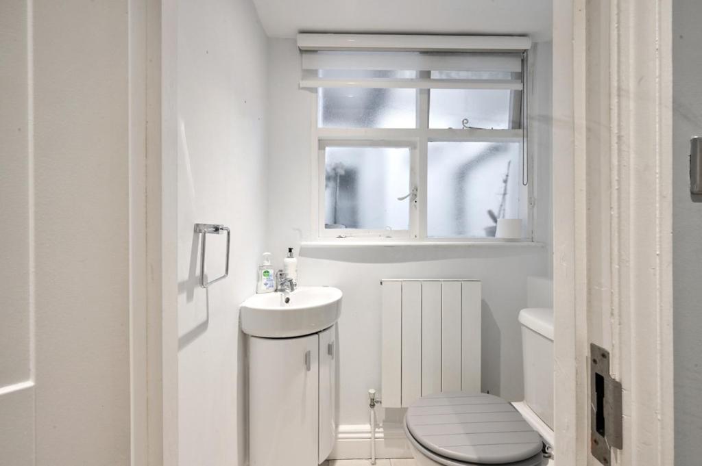Apartment Cozy Hideaway In South Ken! London