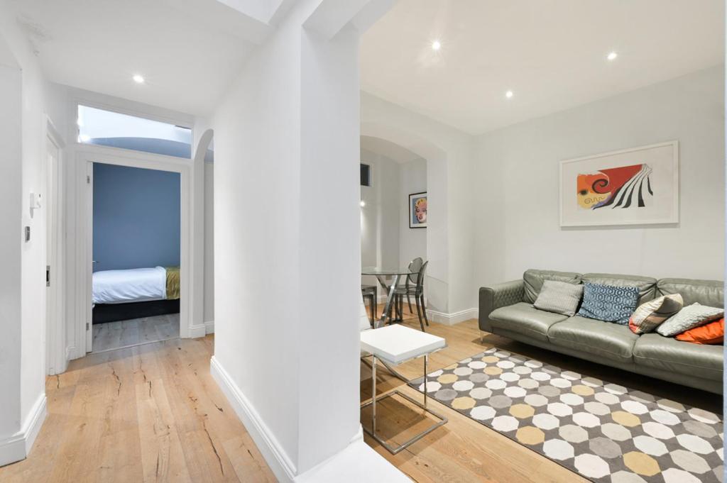 Apartment Cozy Hideaway In South Ken! London