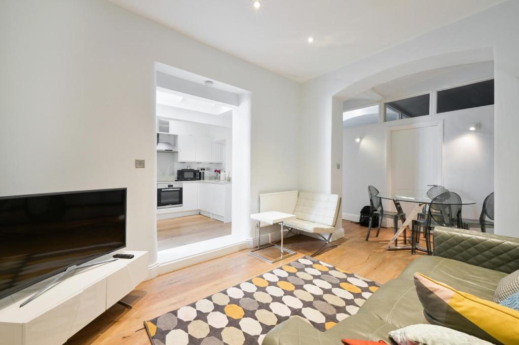 Cozy Hideaway In South Ken! Apartment