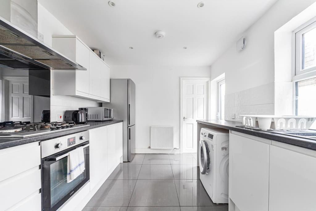 Spacious & Chic 3-bed House Near Central Appartement
