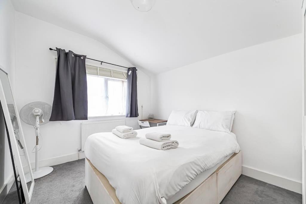 Spacious & Chic 3-bed House Near Central Appartement Londres