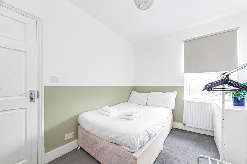 Spacious & Chic 3-bed House Near Central Appartement Londres