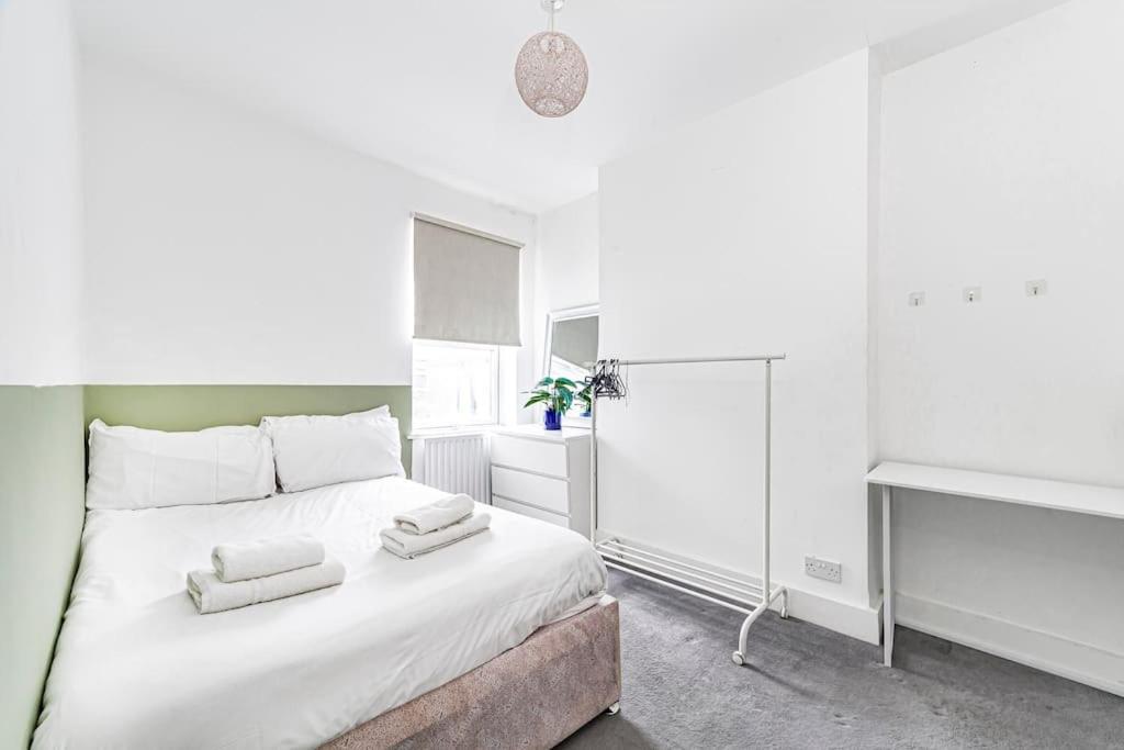 Spacious & Chic 3-bed House Near Central Londres