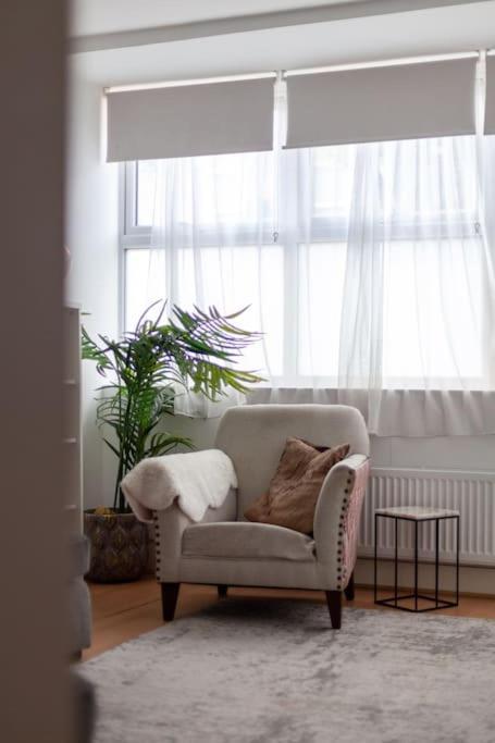 Spacious & Chic 3-bed House Near Central Appartement Londres