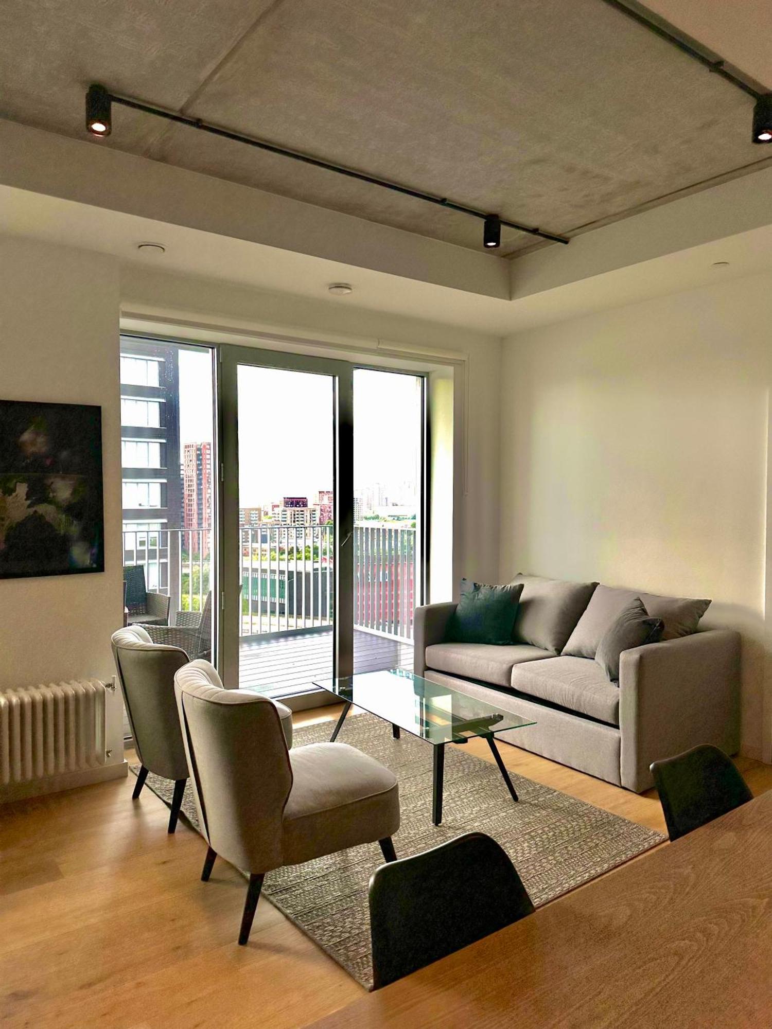 Beautiful View To Canary Wharf , O2 Arena , Near By Excel 3-beds Appartamento Londra