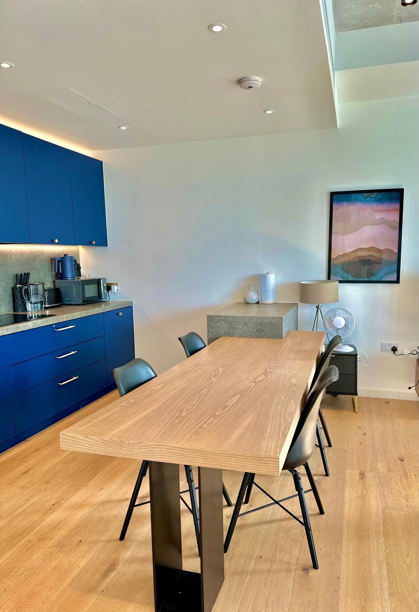 Beautiful View To Canary Wharf , O2 Arena , Near By Excel 3-beds Appartamento *