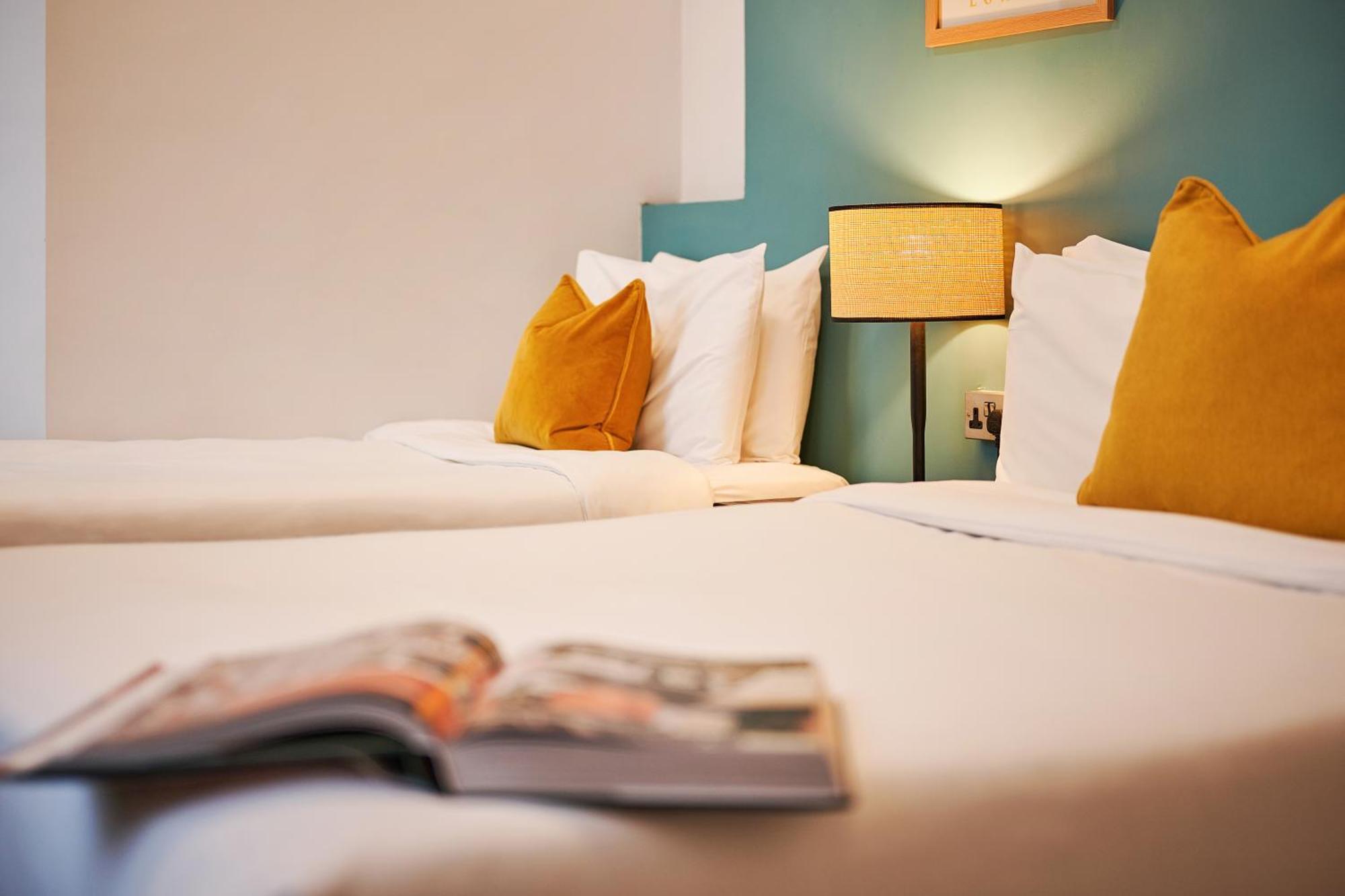 Huttons Hotel, Victoria Hotel Londra