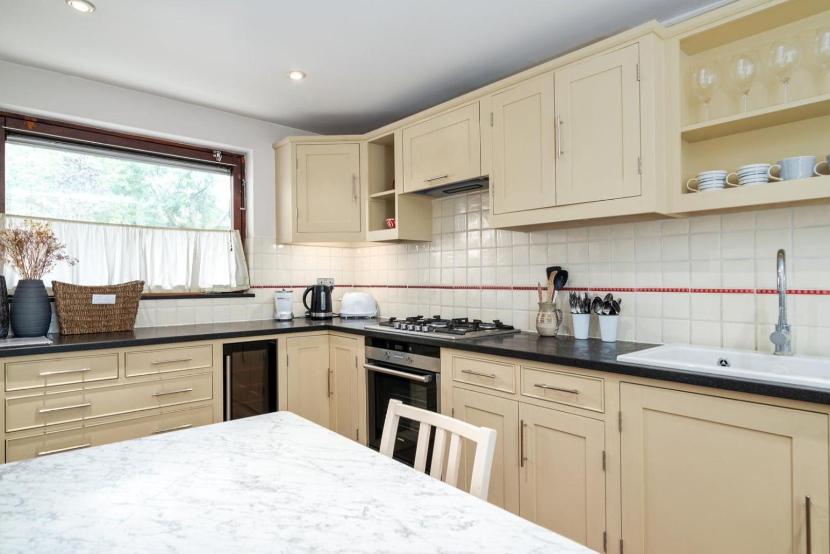 Guestready - Lovely Ground Floor Duplex With Patio In Southbank Londen