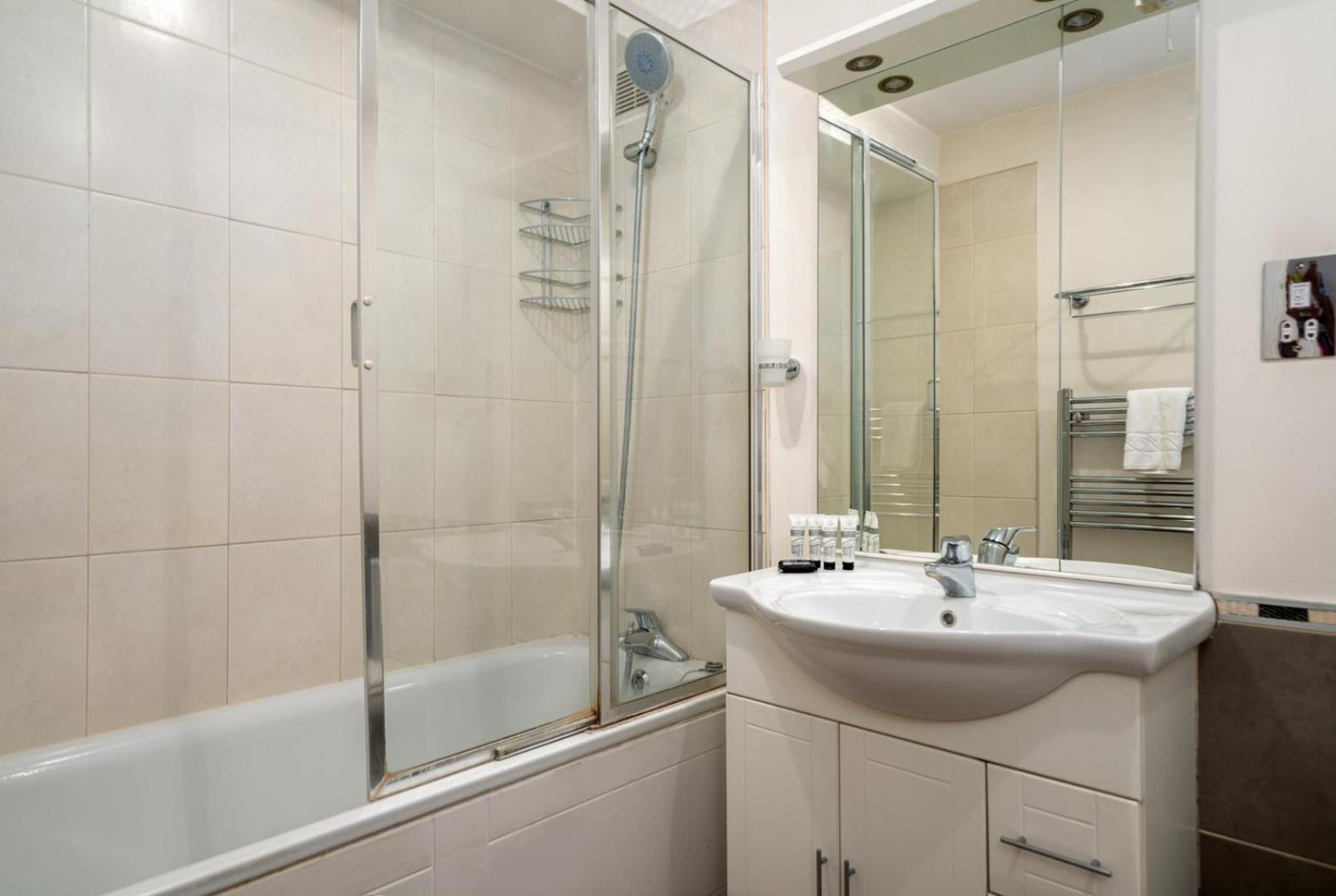 Guestready - Lovely Ground Floor Duplex With Patio In Southbank Londen