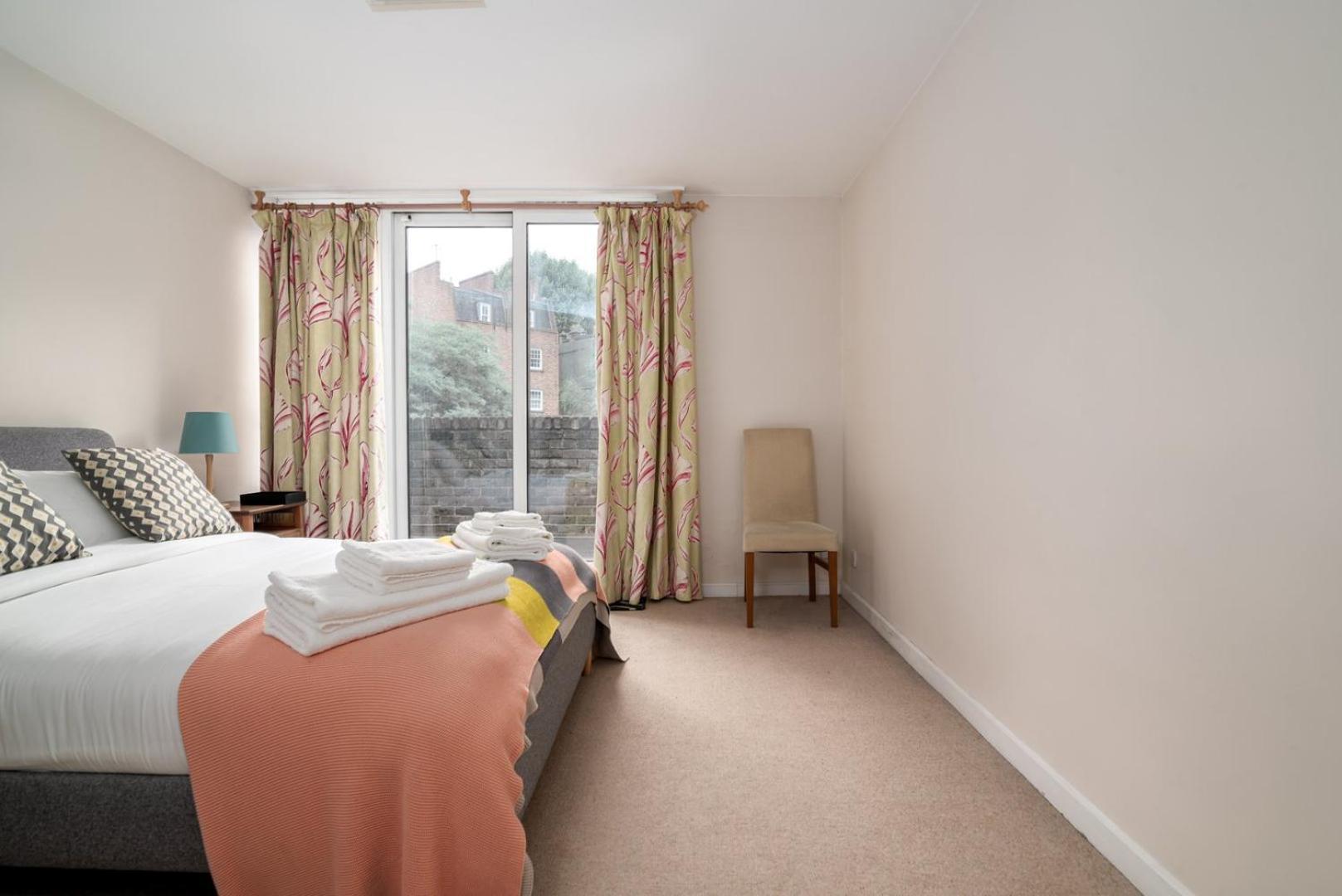 Appartement Guestready - Lovely Ground Floor Duplex With Patio In Southbank Londen