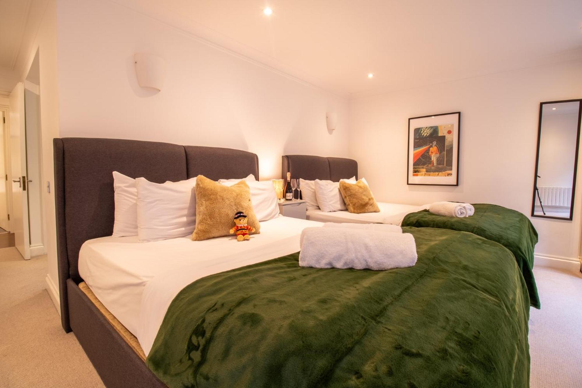 Apartment Old Spacious 2 Bedroom Flat With Pool Table Opposite Park 7 *