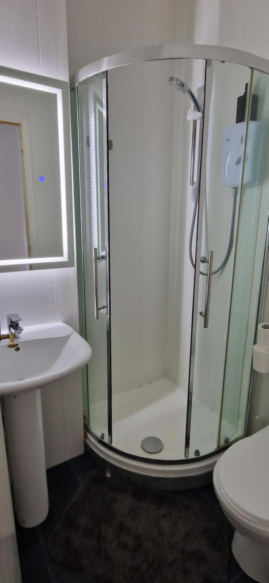 Privat overnatting Affordable In Shared Flat, Bridge *