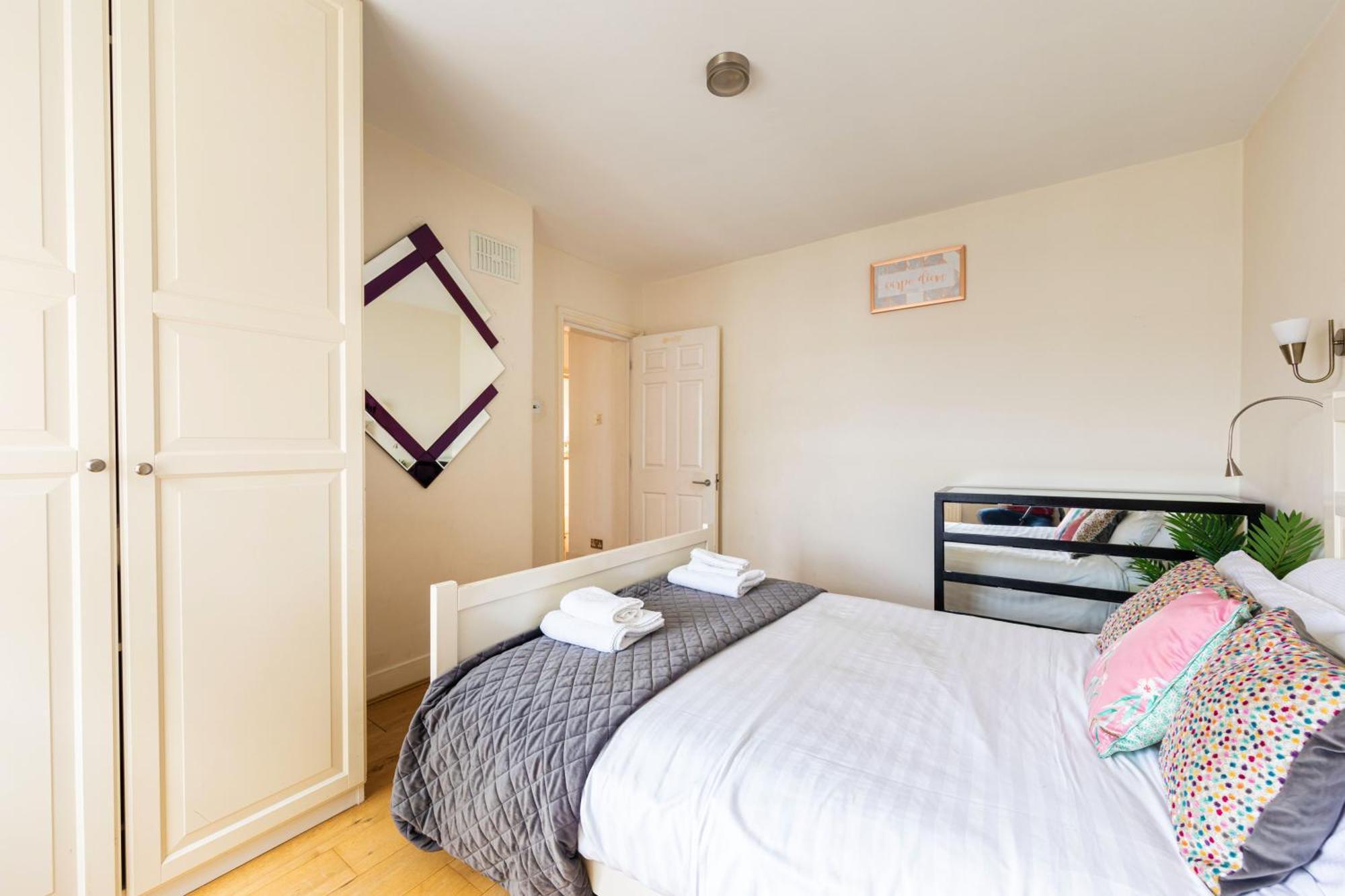 Prime Location One-bed By Bond Street Appartamento *