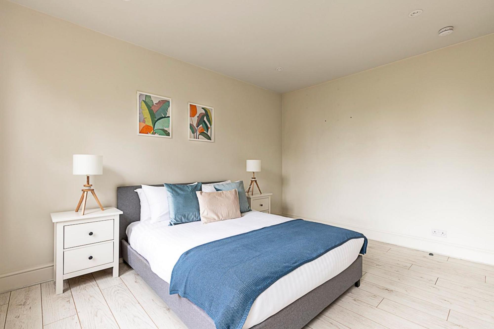 Appartement Stylish Riverside Retreat In *