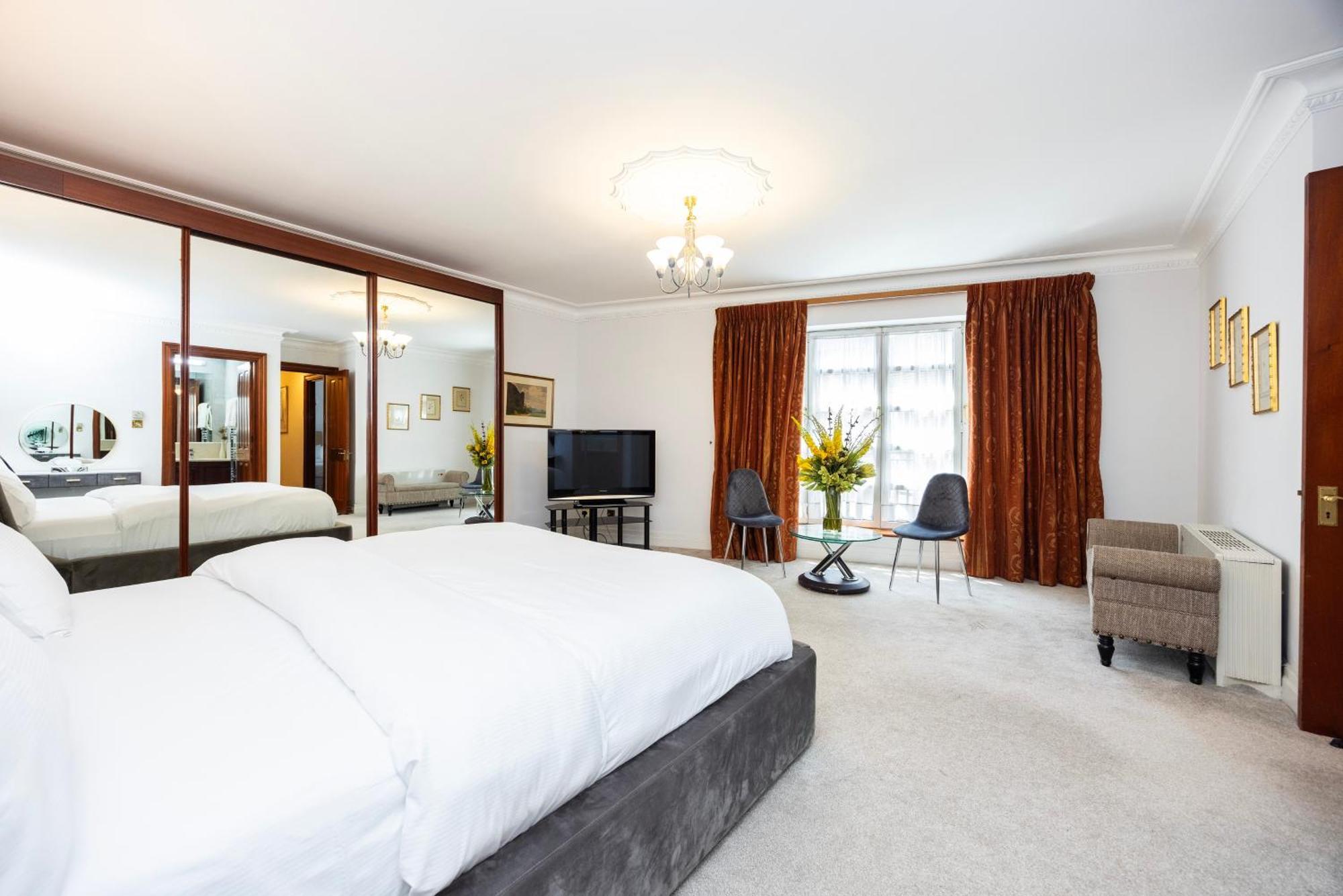 Carlton Court - Mayfair 5* London