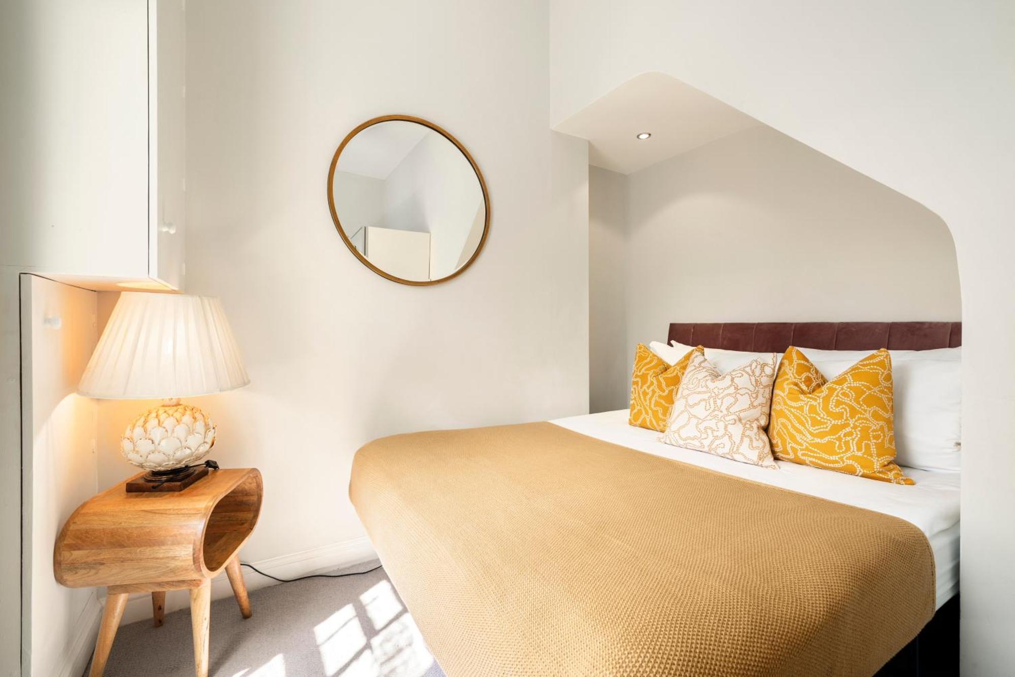 Comfortable In Shoreditch High Street Apartment London