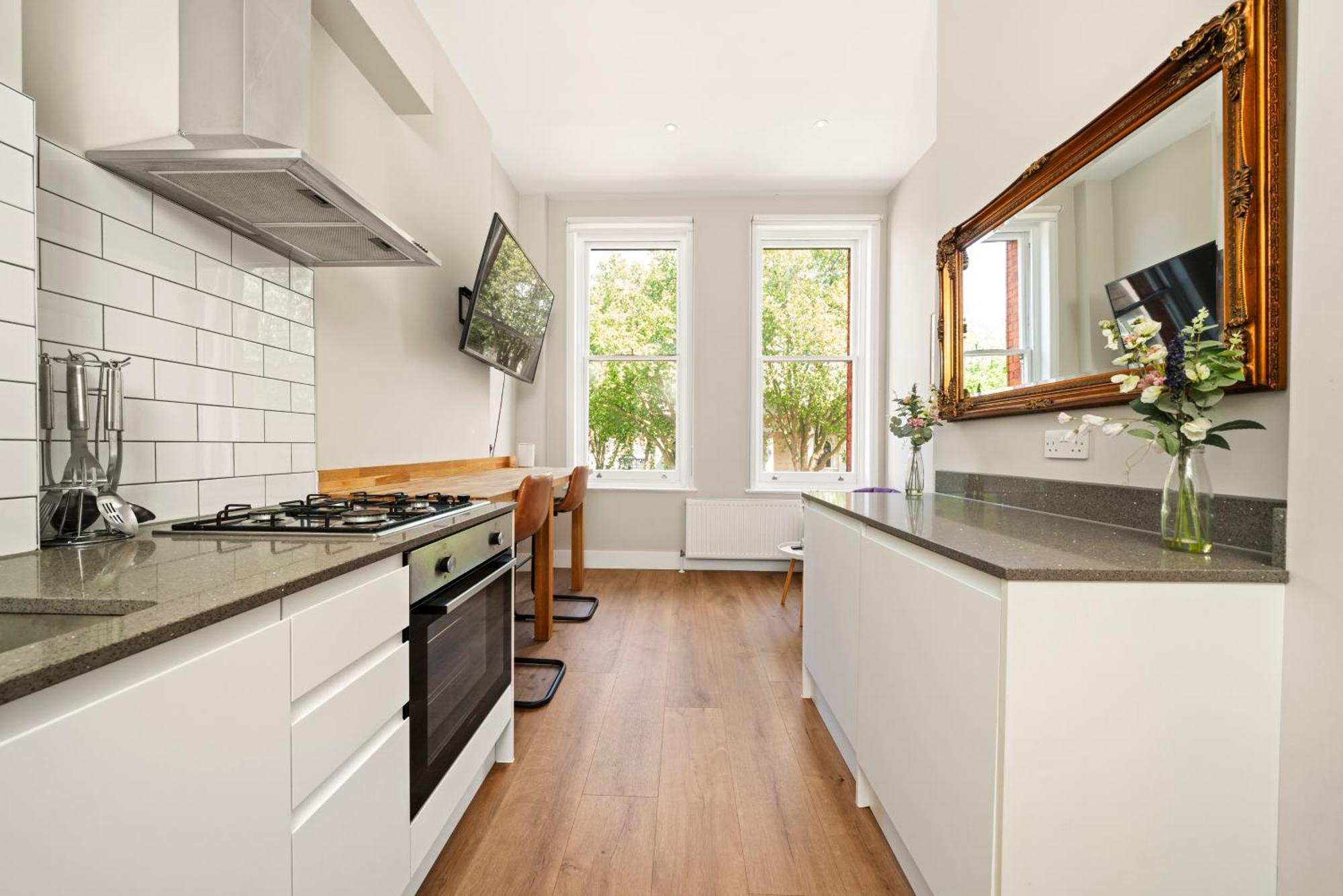 Comfortable In Shoreditch High Street Apartment