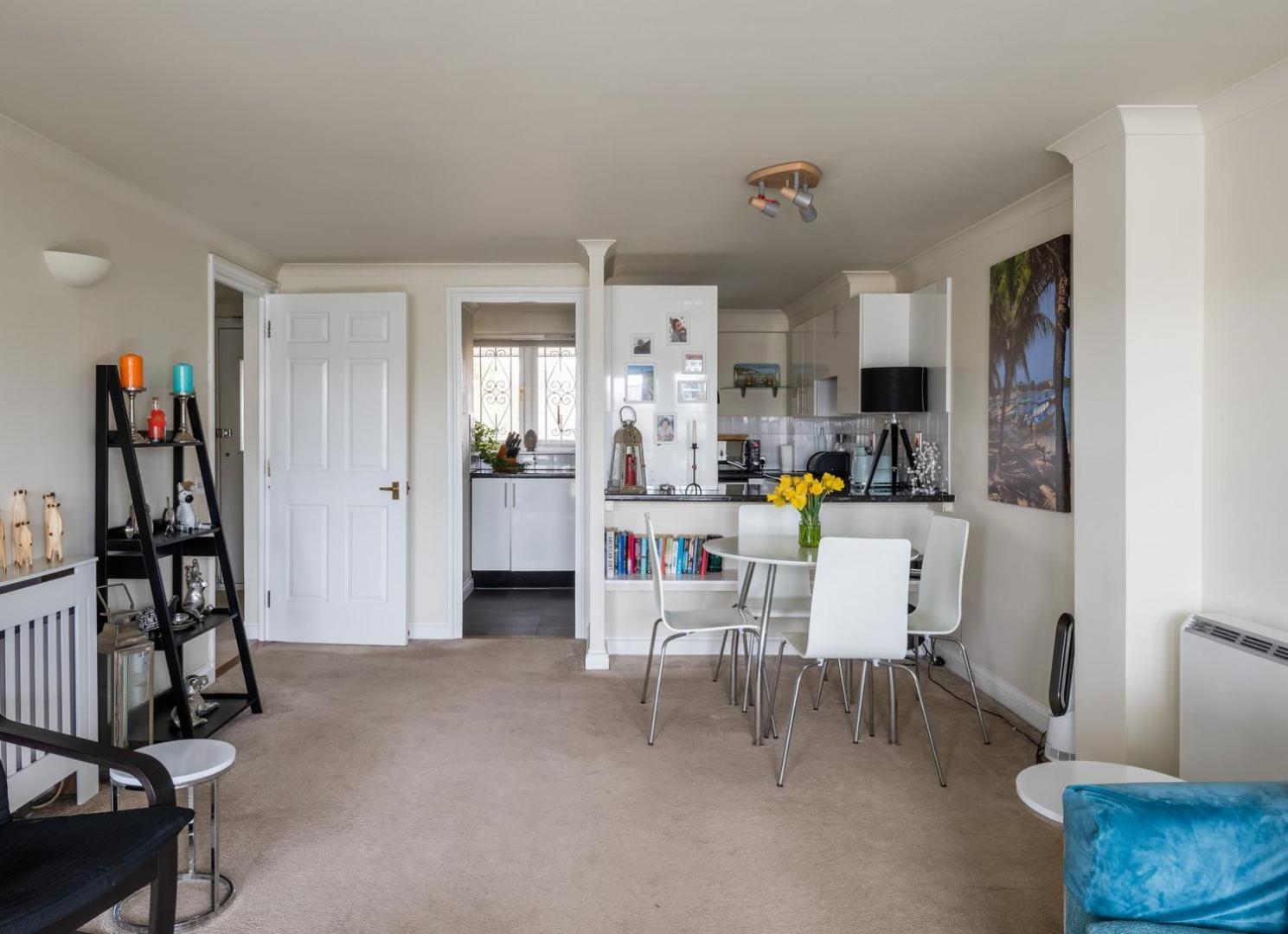 Guestready - Overlooking The Thames
