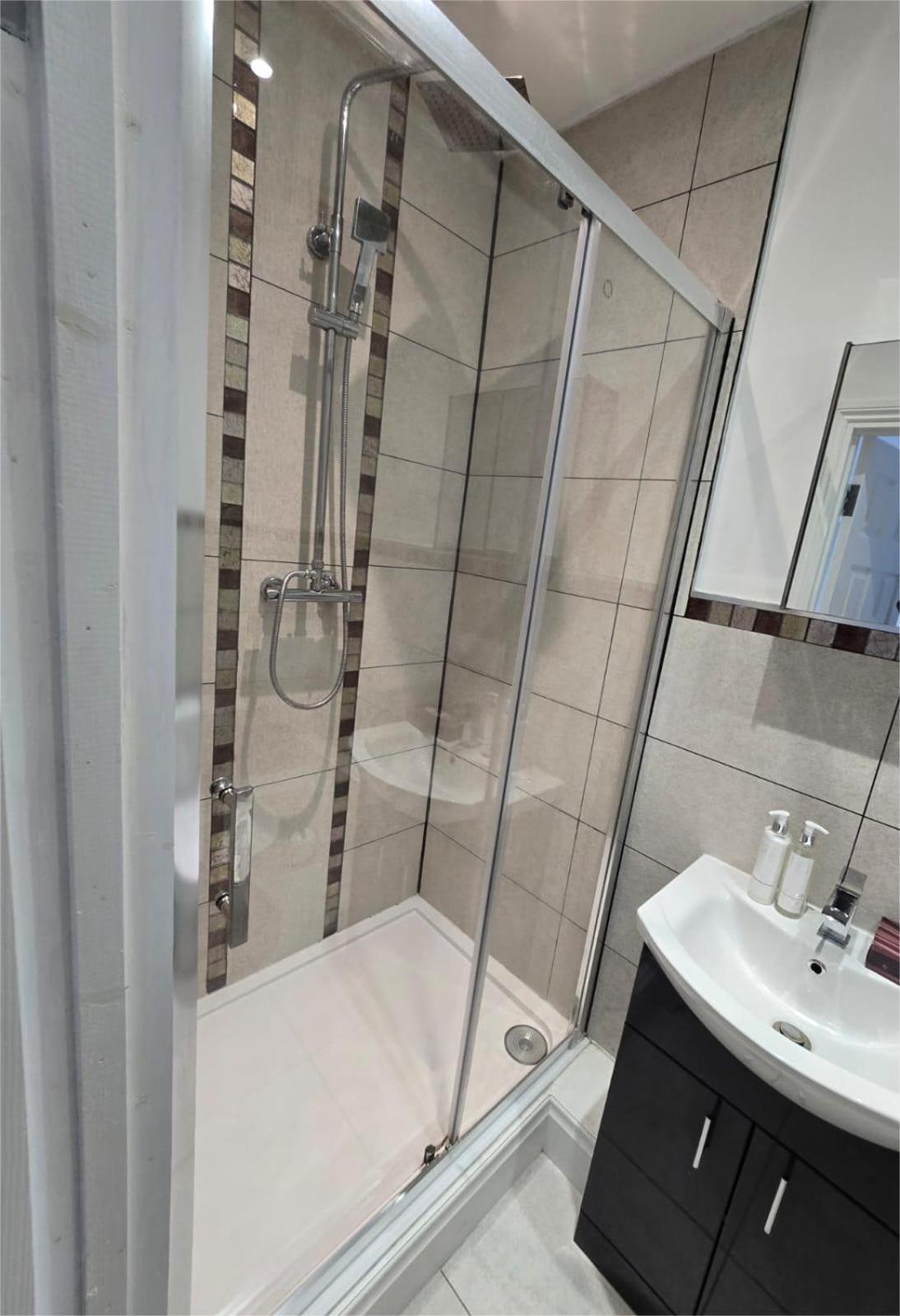 In Guest - Limehouse Townhomes Modern Spacious Serviced Double Gjestgiverier *