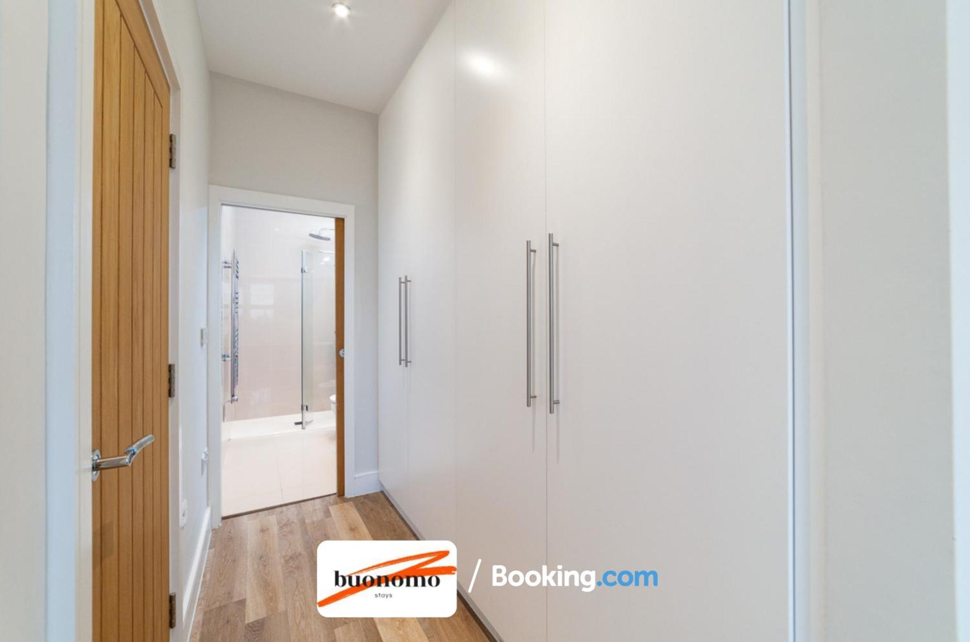 Two Bedroom At Buonomo Short Lets & Serviced Close To Wimbledon Tennis Courts * Londen