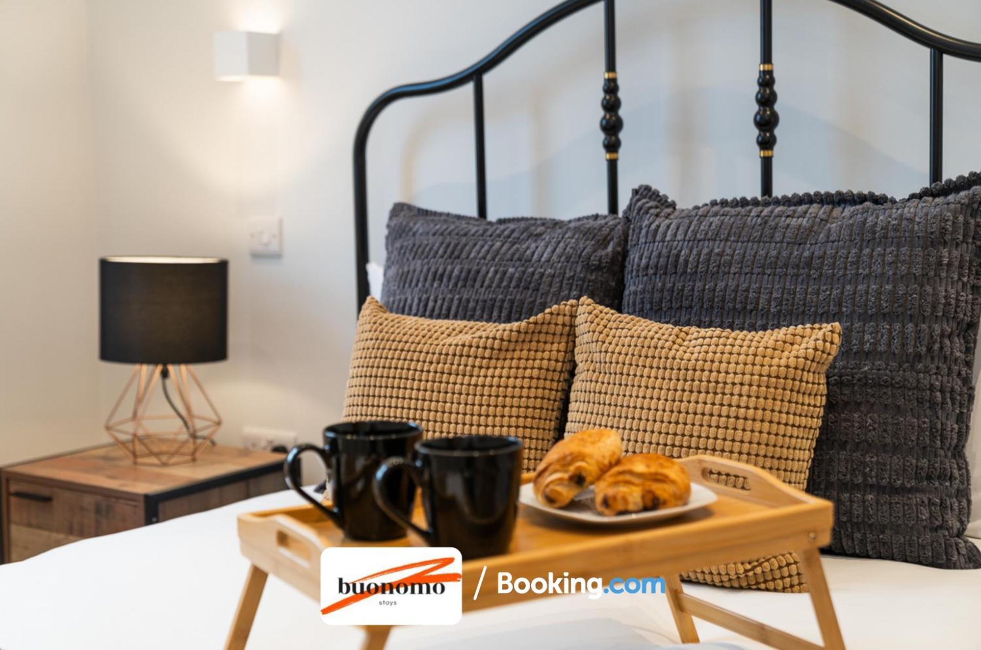 Two Bedroom At Buonomo Short Lets & Serviced Close To Wimbledon Tennis Courts Appartement Londen