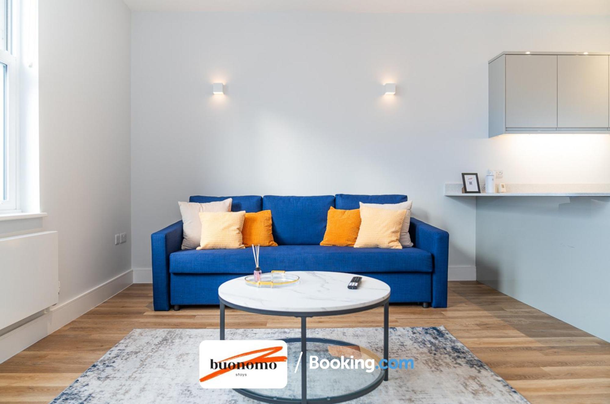 Two Bedroom At Buonomo Short Lets & Serviced Close To Wimbledon Tennis Courts Londen