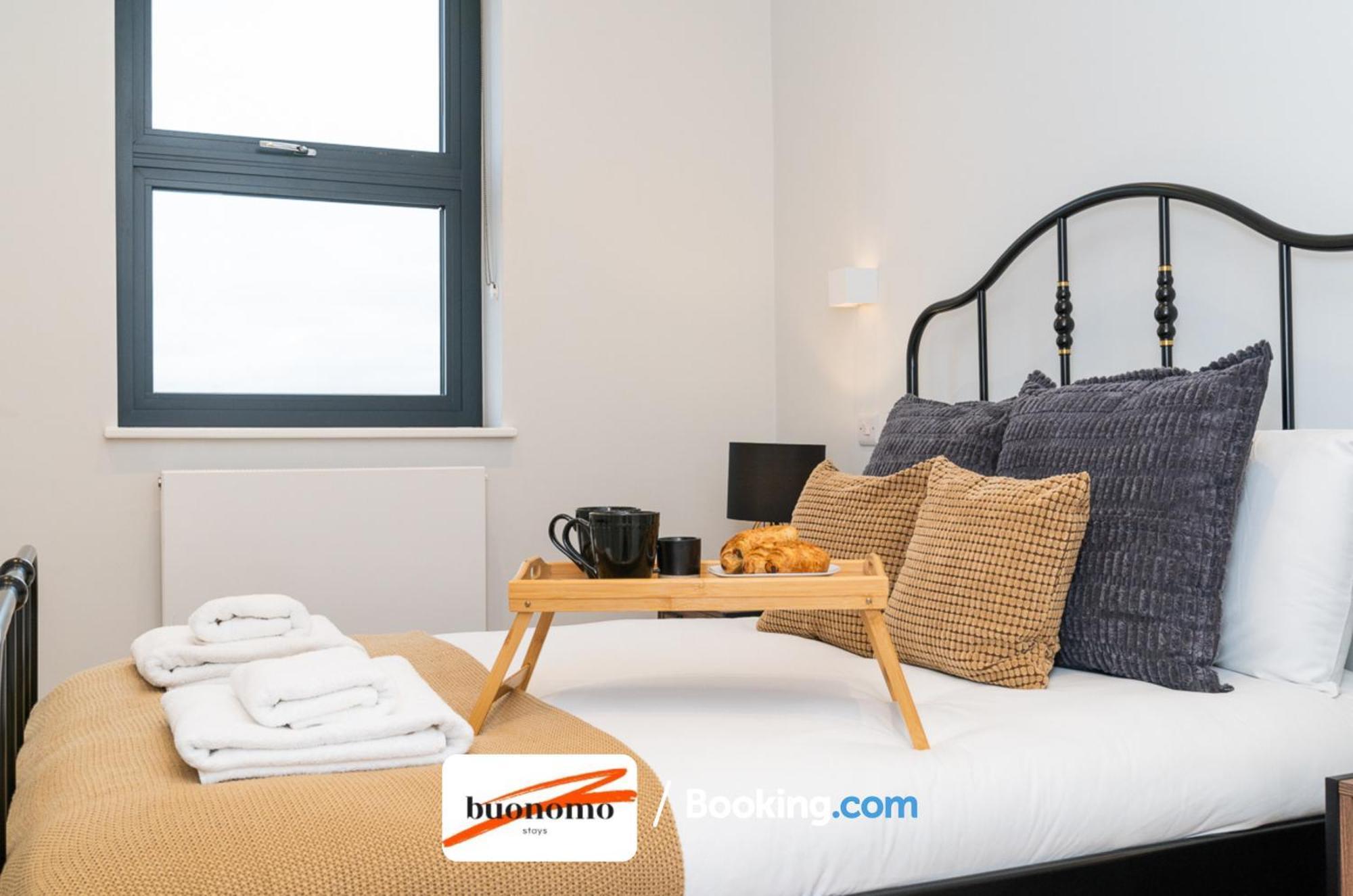 Two Bedroom At Buonomo Short Lets & Serviced Close To Wimbledon Tennis Courts Appartement Londen
