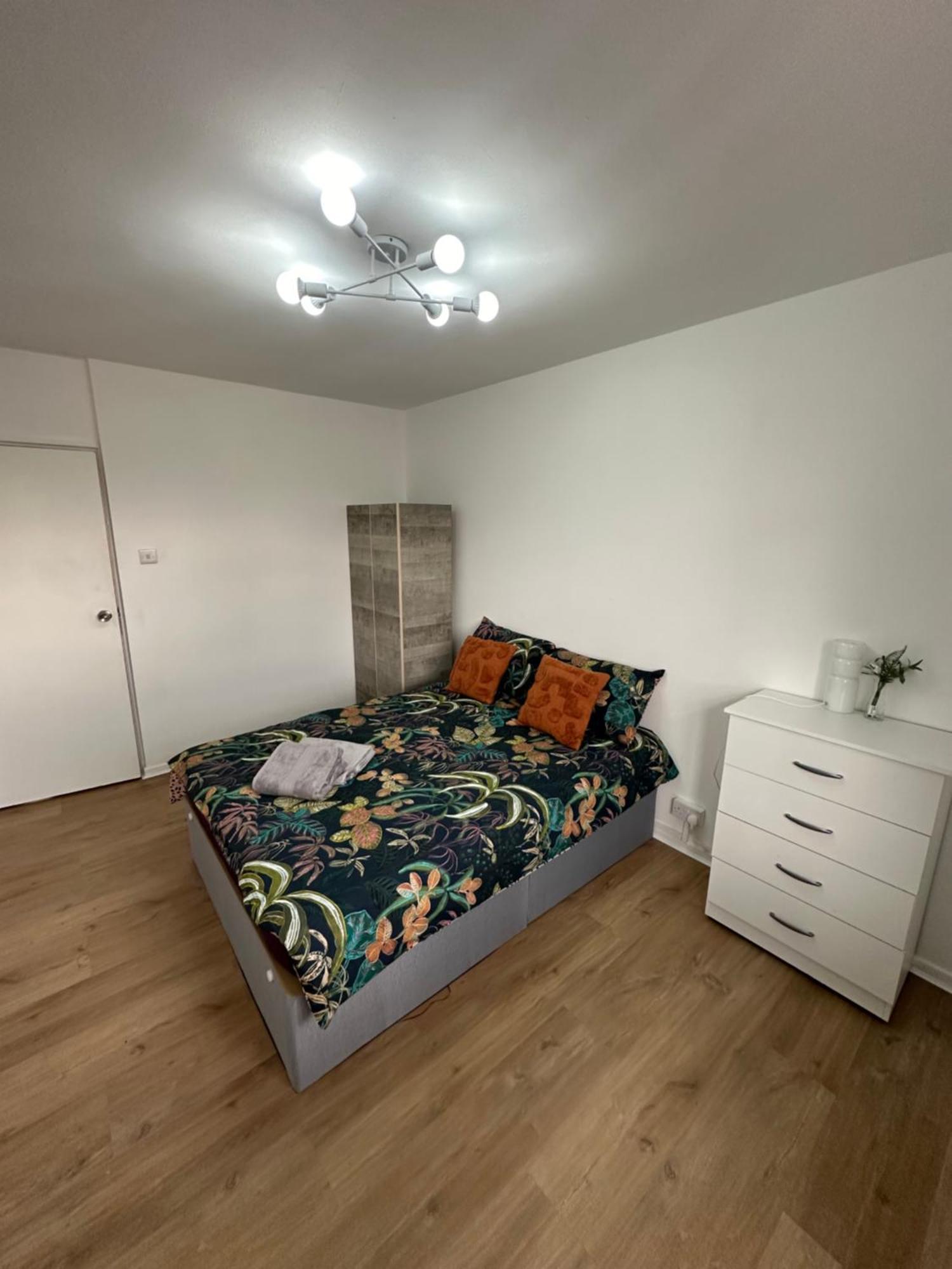 Shared In A Luxury 3 Bedroom Flat In Aldgate, E1!central