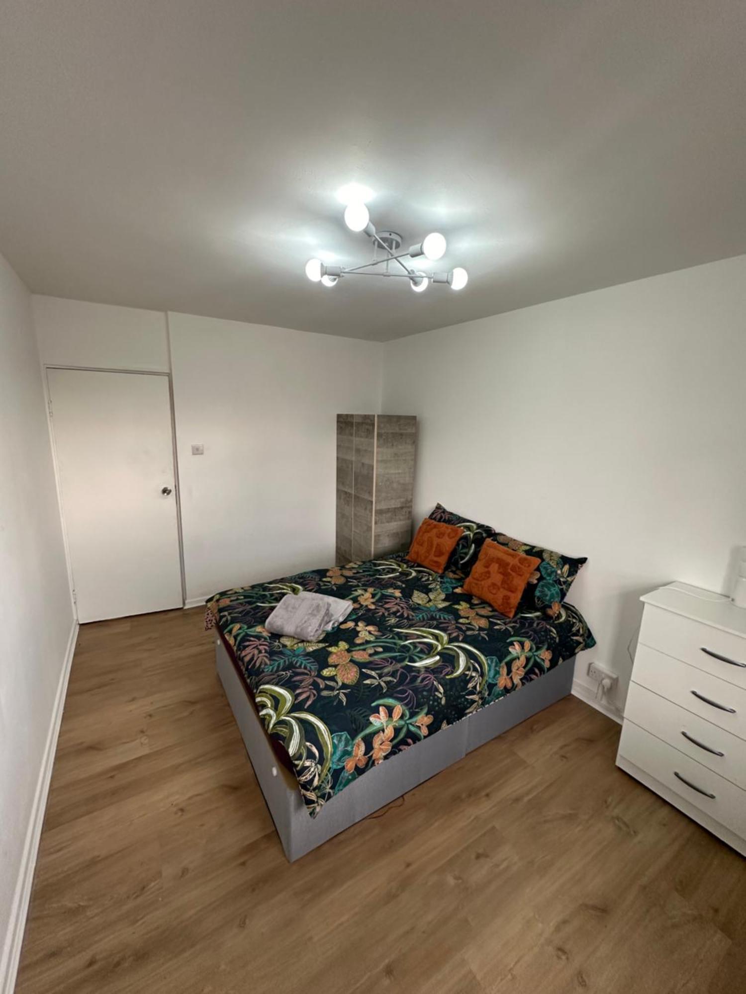 Shared In A Luxury 3 Bedroom Flat In Aldgate, E1!central * London