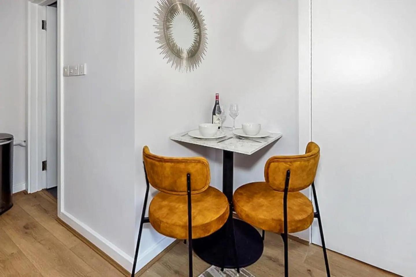 Appartement Ensuite Stylish - 3 Min To Trains - Pass The Keys Londen