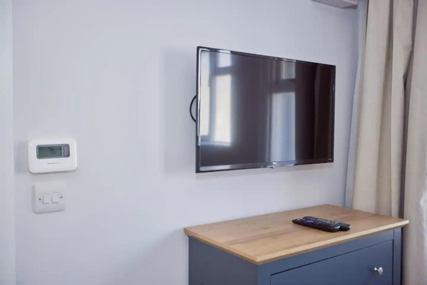 Ensuite Stylish - 3 Min To Trains - Pass The Keys * Londen
