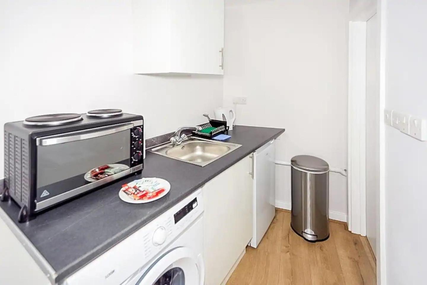 Ensuite Stylish - 3 Min To Trains - Pass The Keys Londen