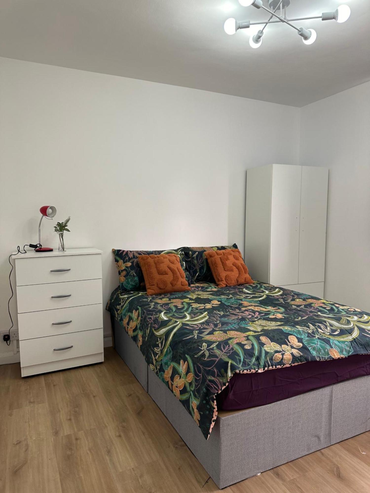 Shared In A Luxury 3 Bedroom Flat In Aldgate, E1!central