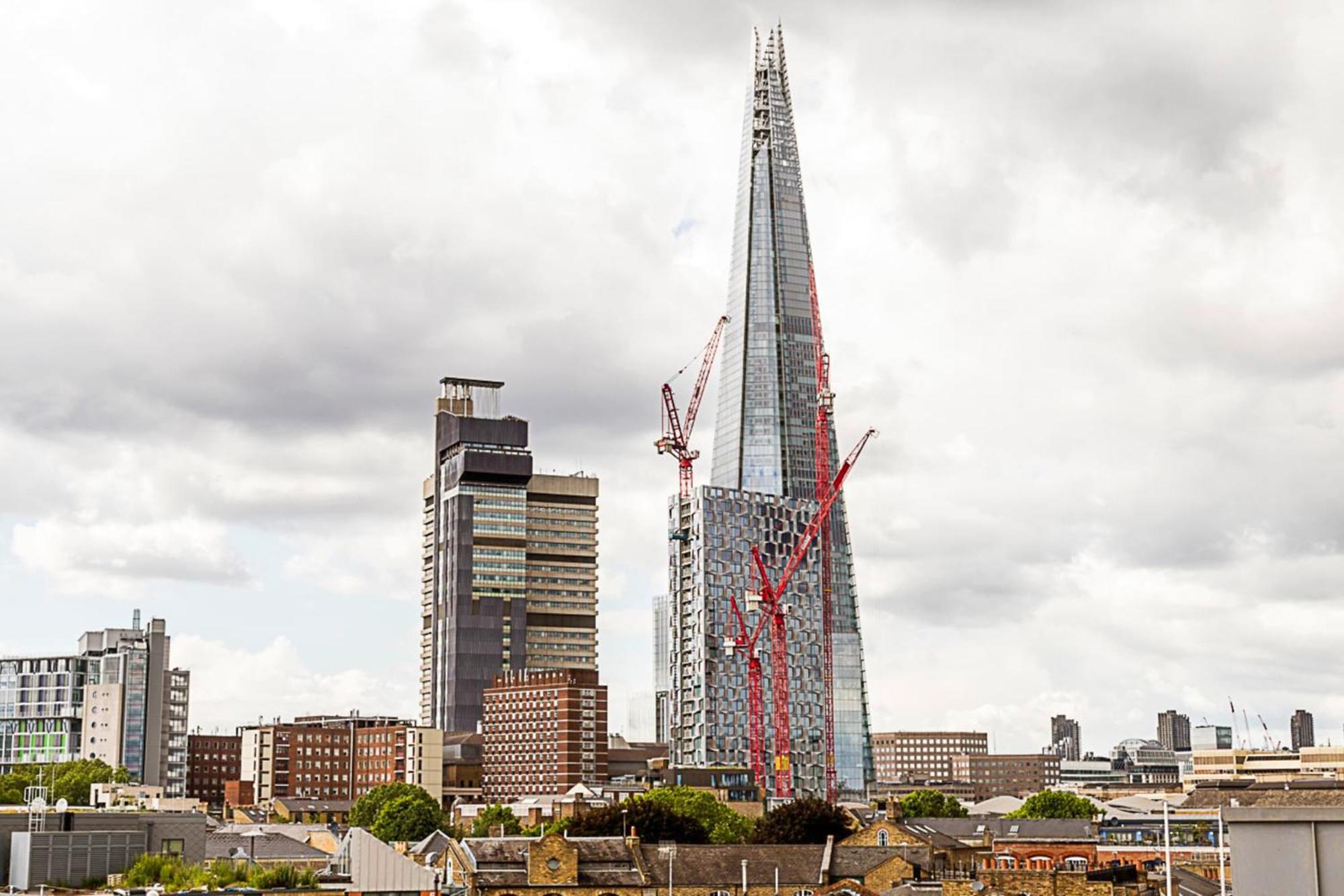 Apartment Modern Haven With Terrace View & Urban Charm London
