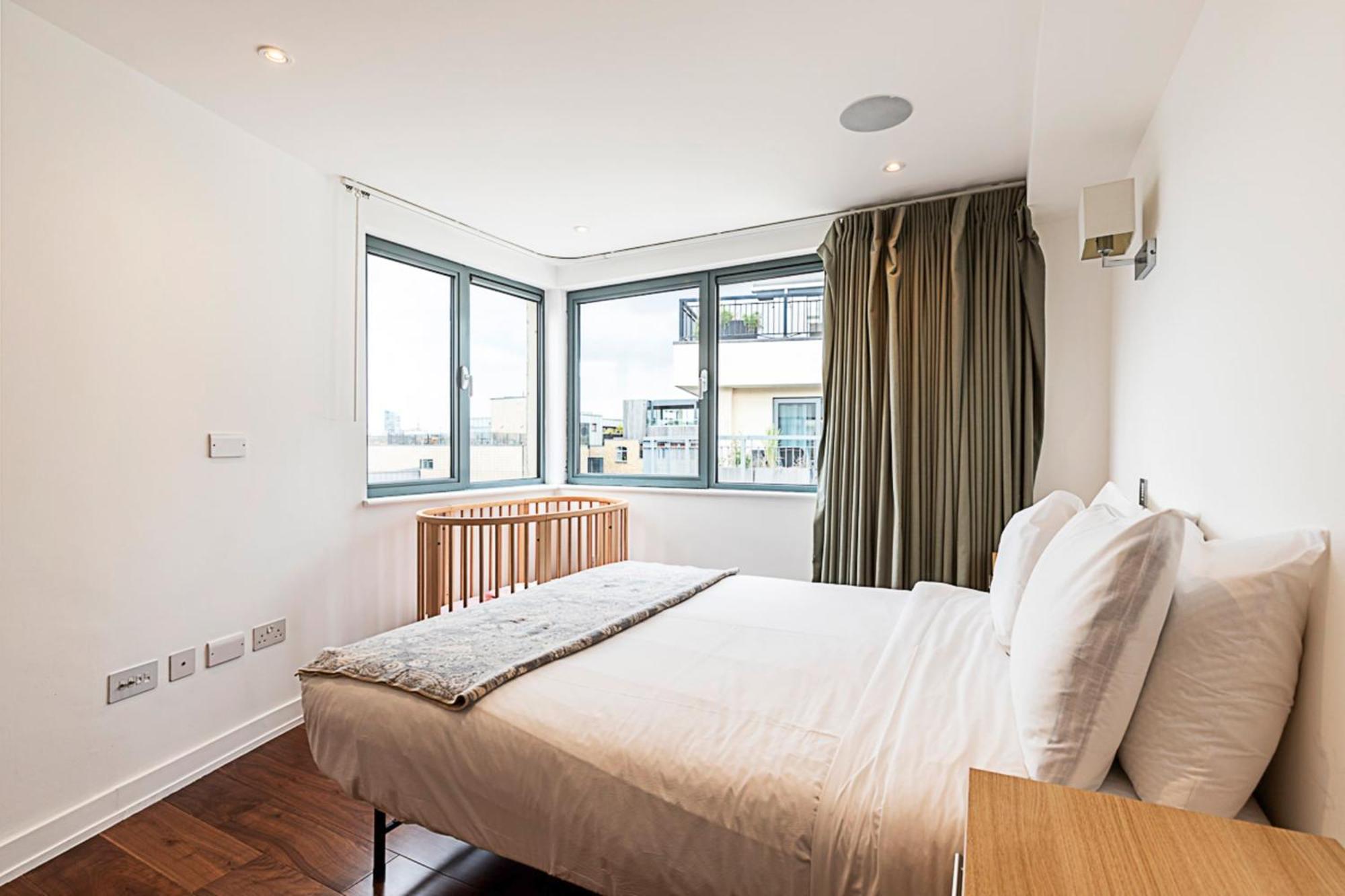 Apartment Modern Haven With Terrace View & Urban Charm London