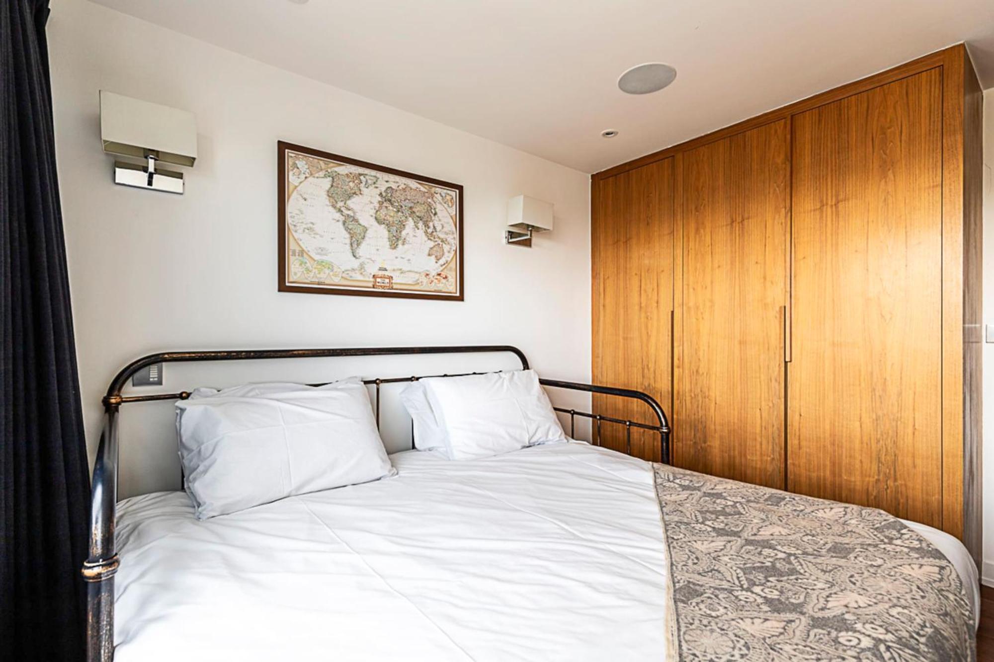 Modern Haven With Terrace View & Urban Charm Apartment London