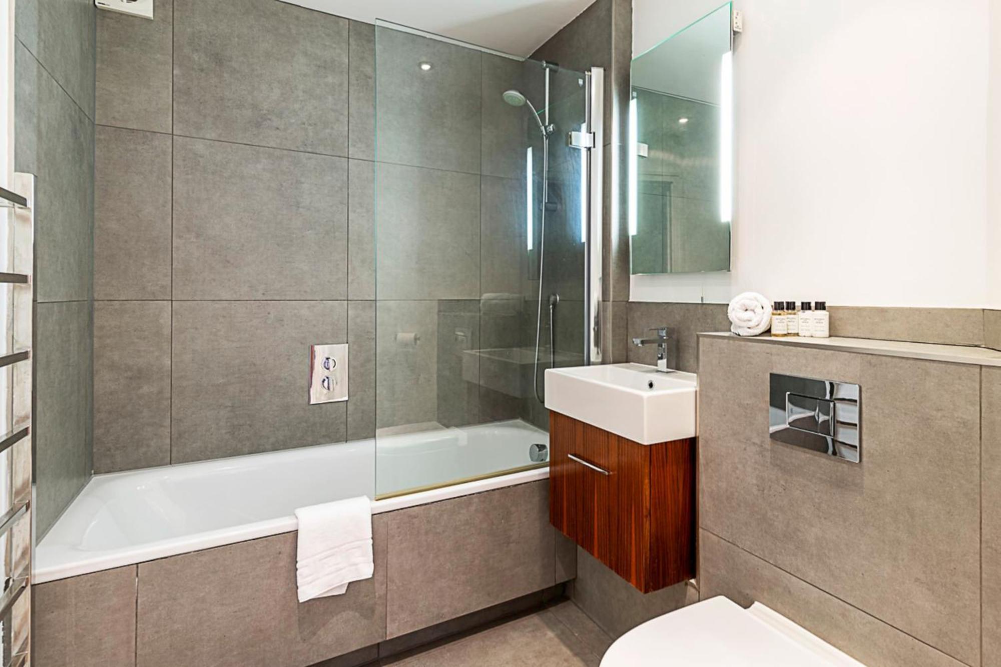 Modern Haven With Terrace View & Urban Charm Apartment *