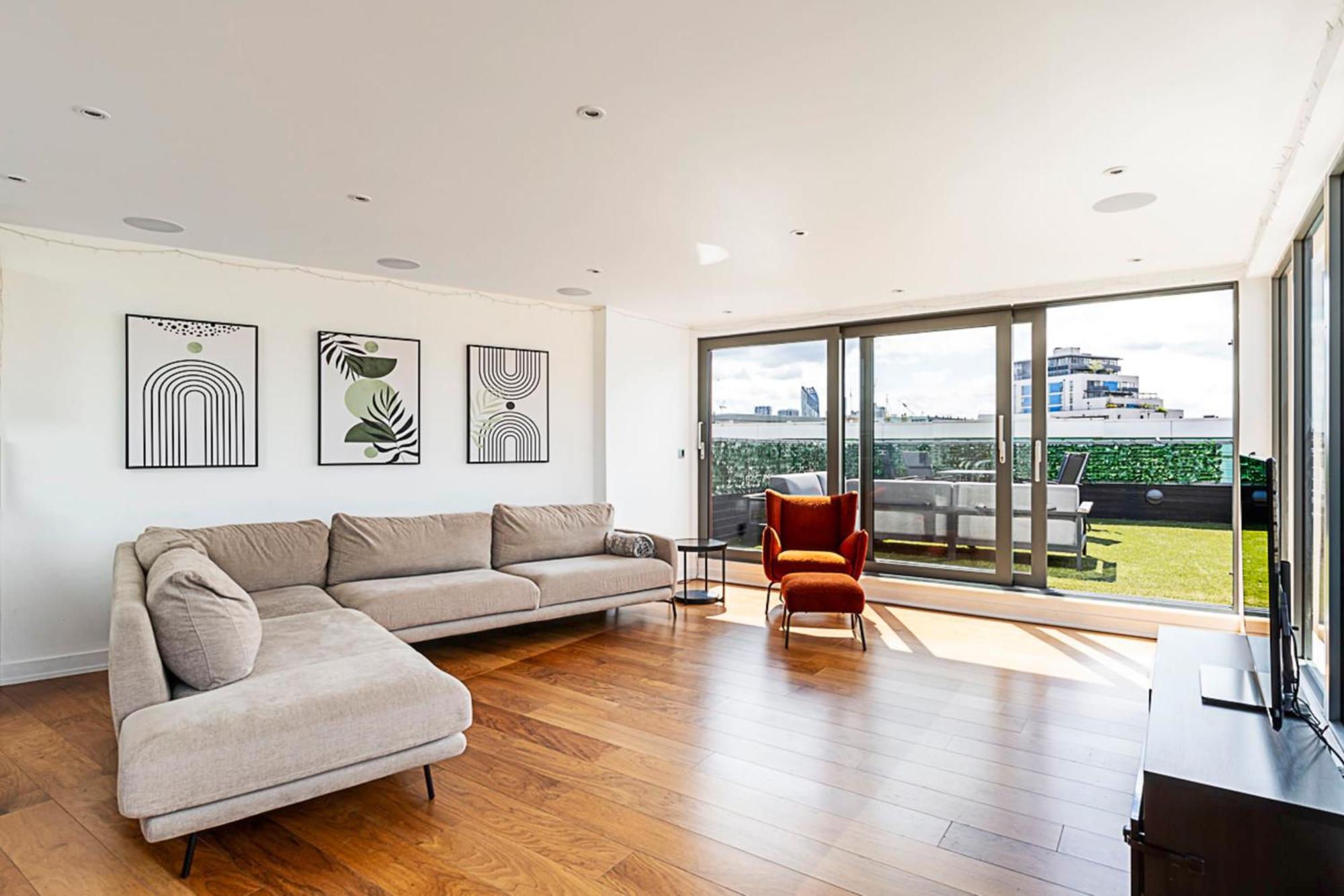 Modern Haven With Terrace View & Urban Charm *