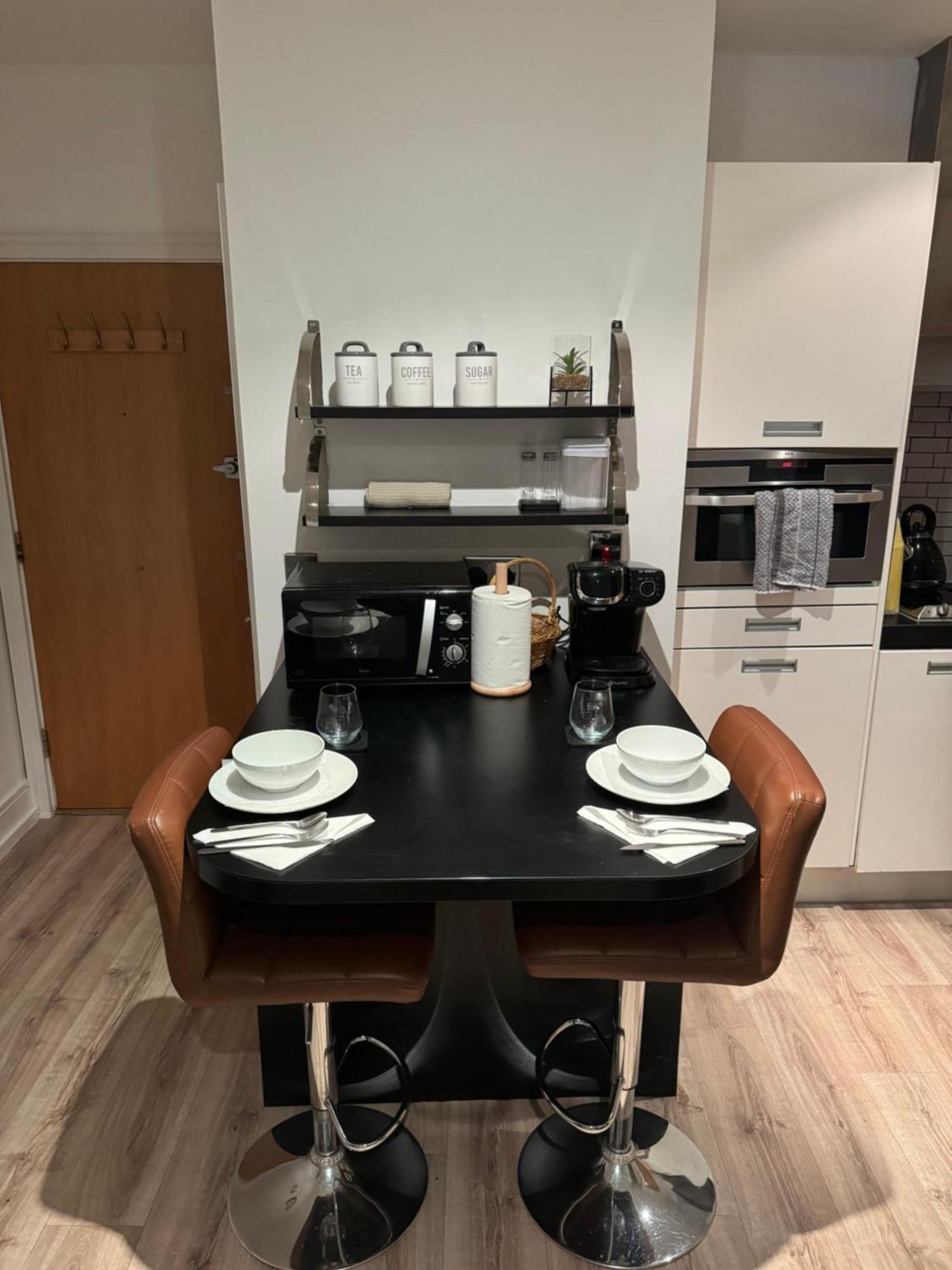 Cosy High Street 30 Seconds From Station London