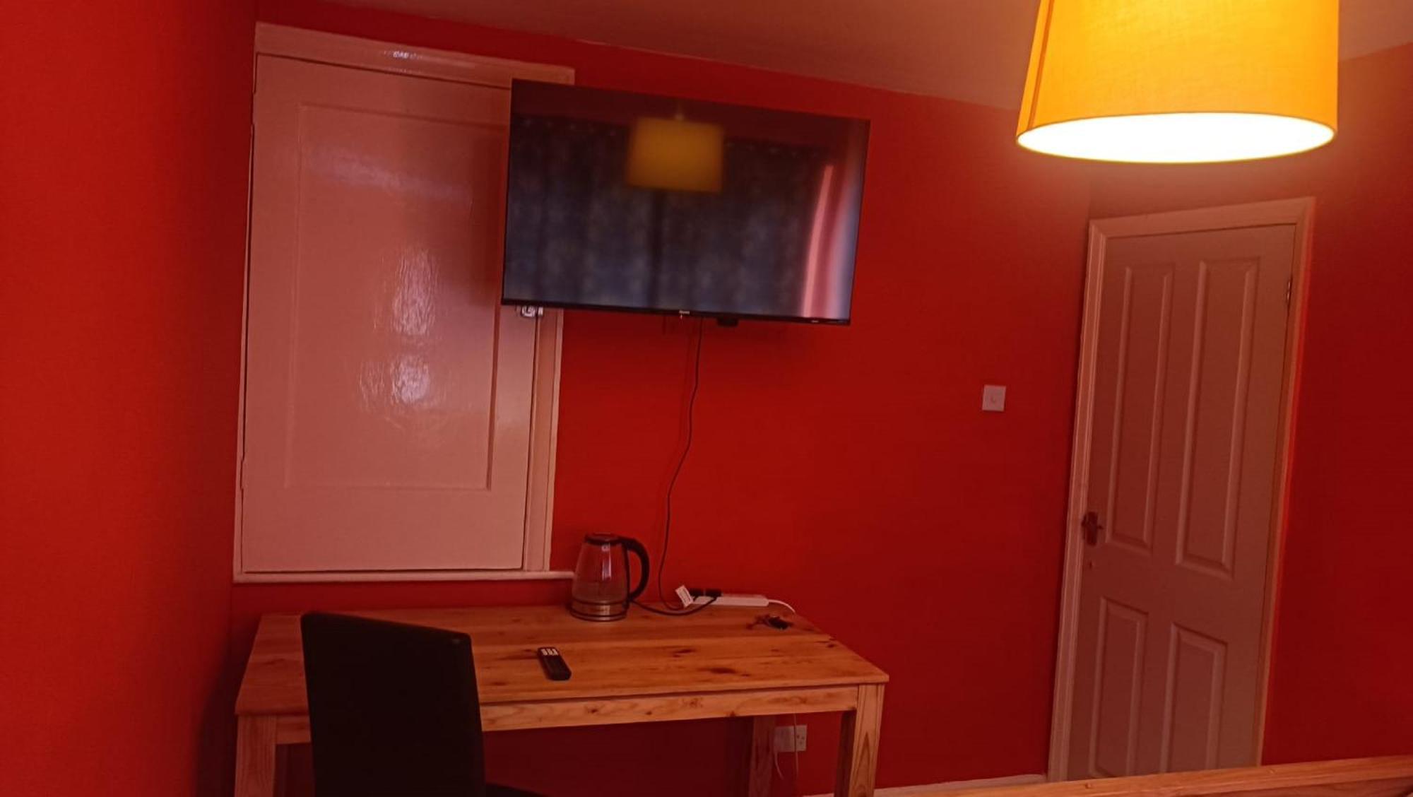 L'auberge Close Syon Lane Station And Heathrow Guest house