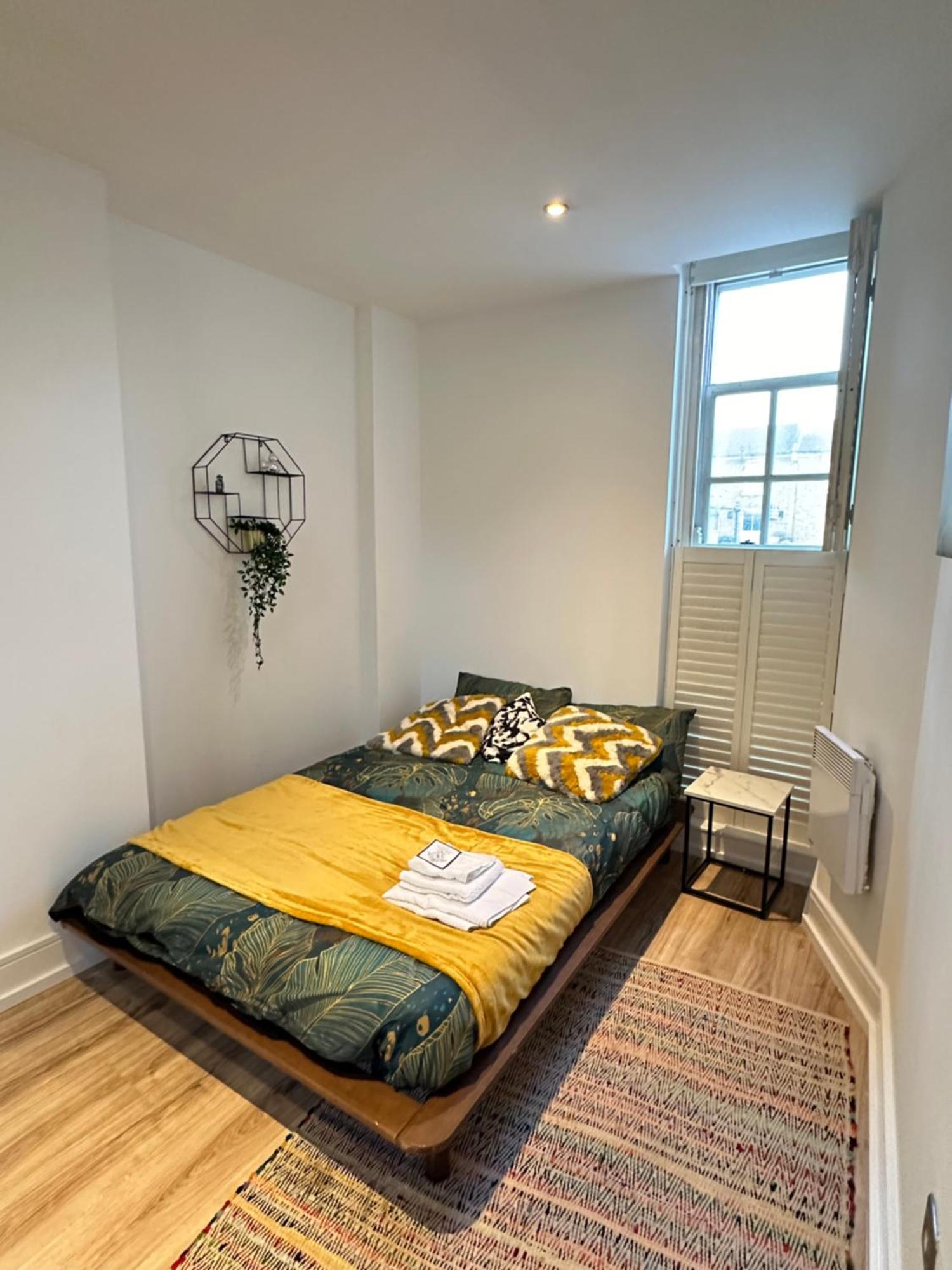 Cosy High Street 30 Seconds From Station Apartment London