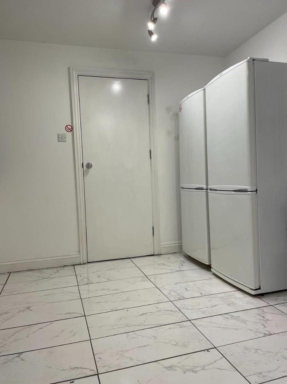 Cosy Bedroom With Private Bathroom Ensuite In Canary Wharf E14 Only 1 Stop To Excel And O2 For Short Or Long Let In Canary Wharf, Less Than An Hour From Heathrow, Stansted And Gatwick Airport Gjestgiverier