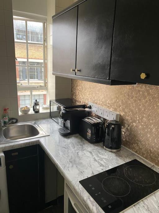 Stylish & Comfy Chelsea Haven Walk To Tube & Bus Appartement Londres