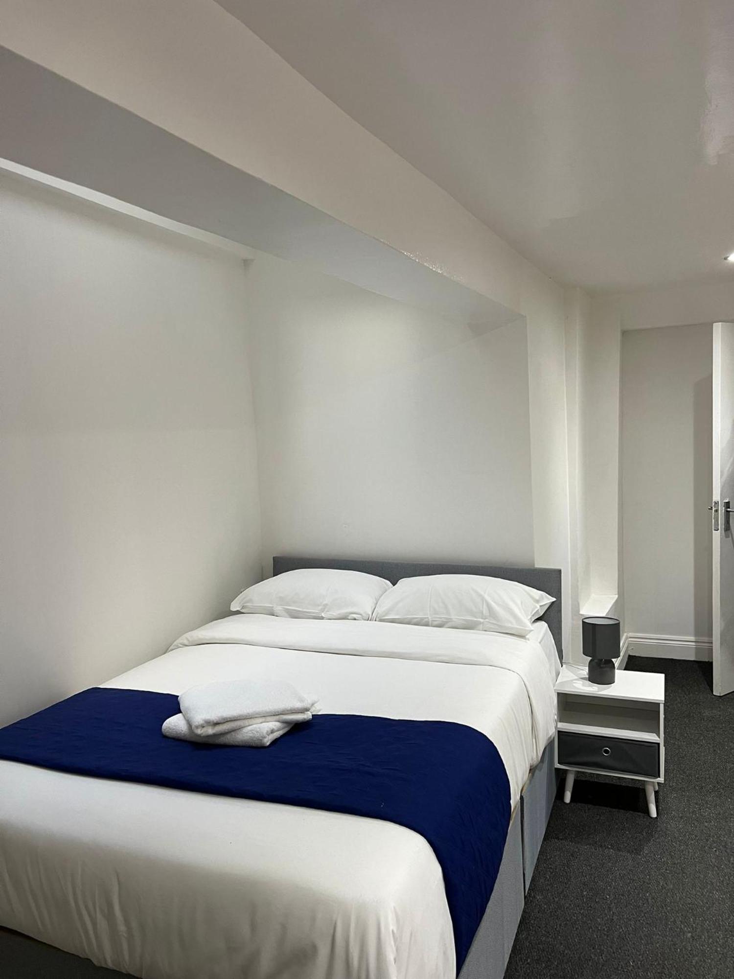 Appartement Starlet Manor Park Londen