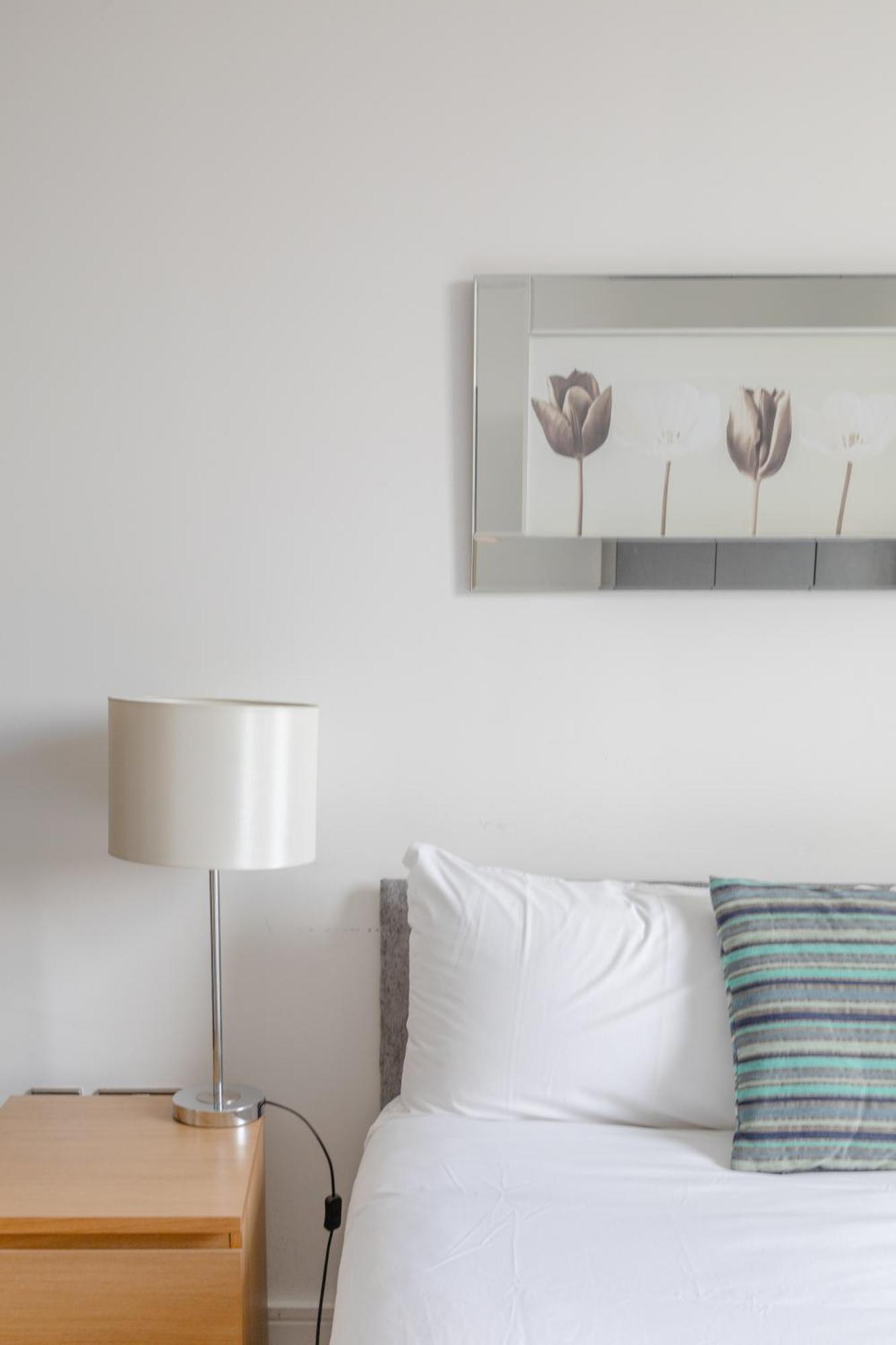 Sleek & Sunny 1bd Flat Near Greenwhich - Deptford! Appartement Londen
