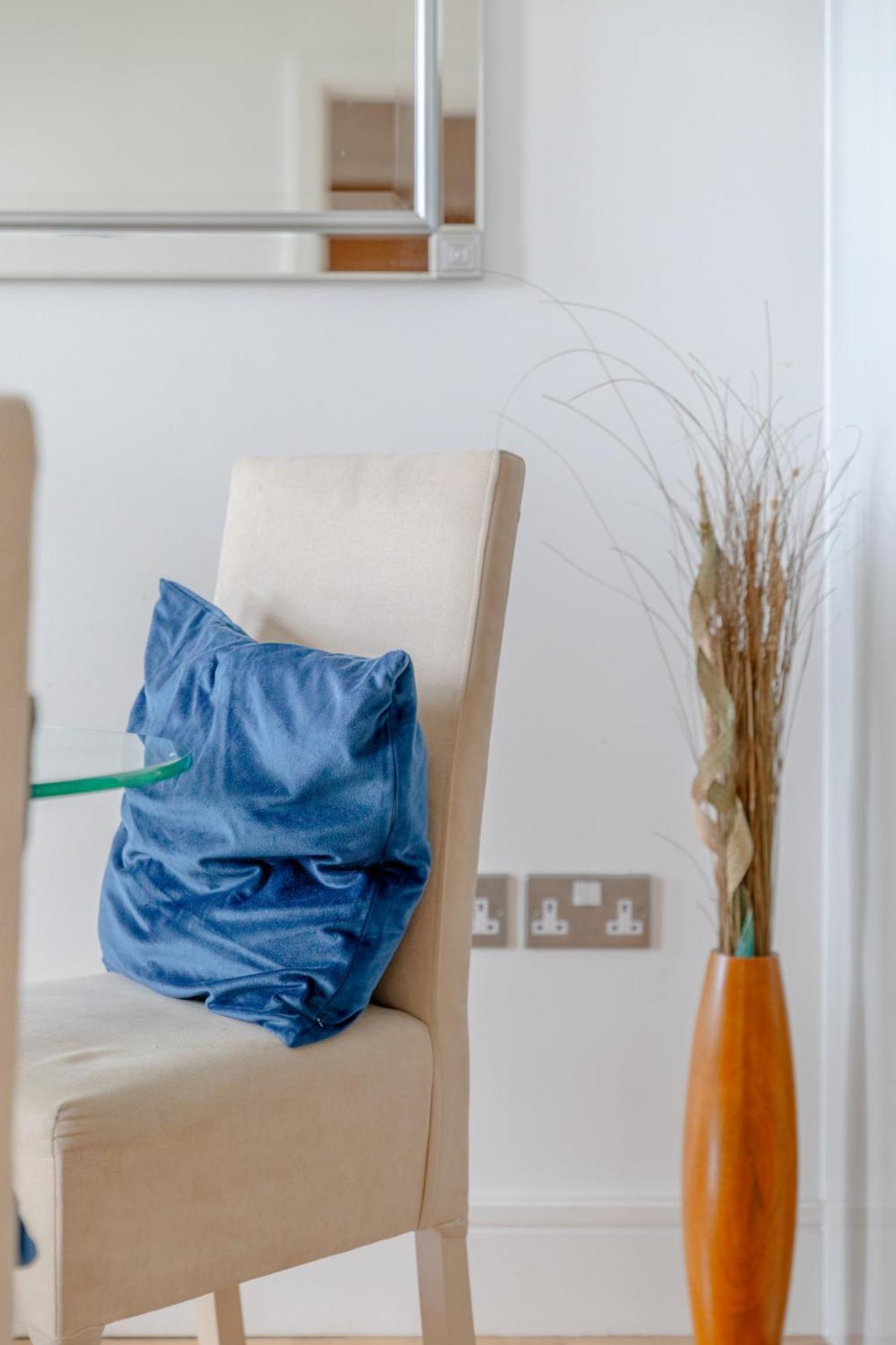 Sleek & Sunny 1bd Flat Near Greenwhich - Deptford! * Londen